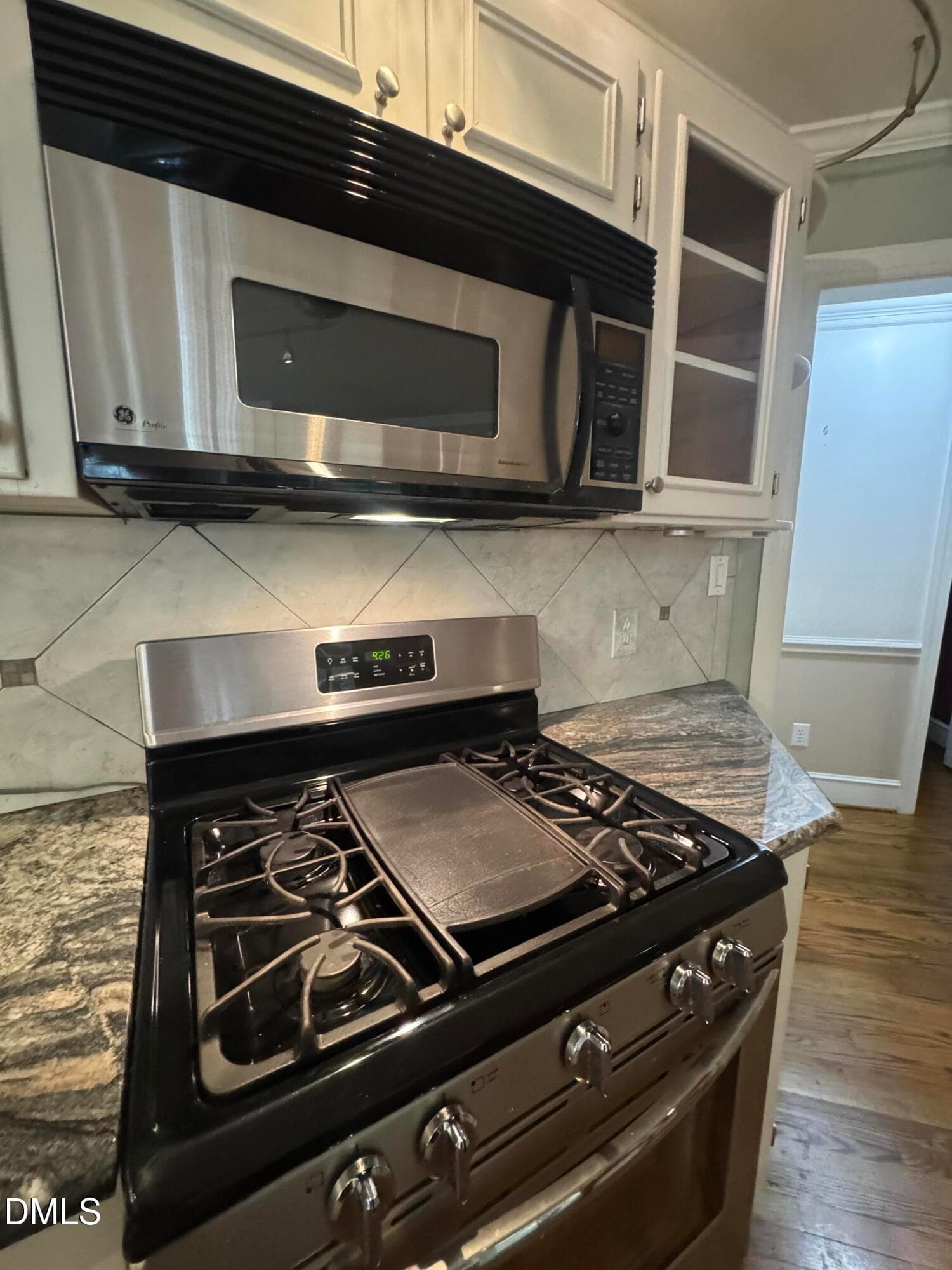Gas stove with griddle - 2269 Brisbayne Circle, Raleigh, NC 27615, Raleigh