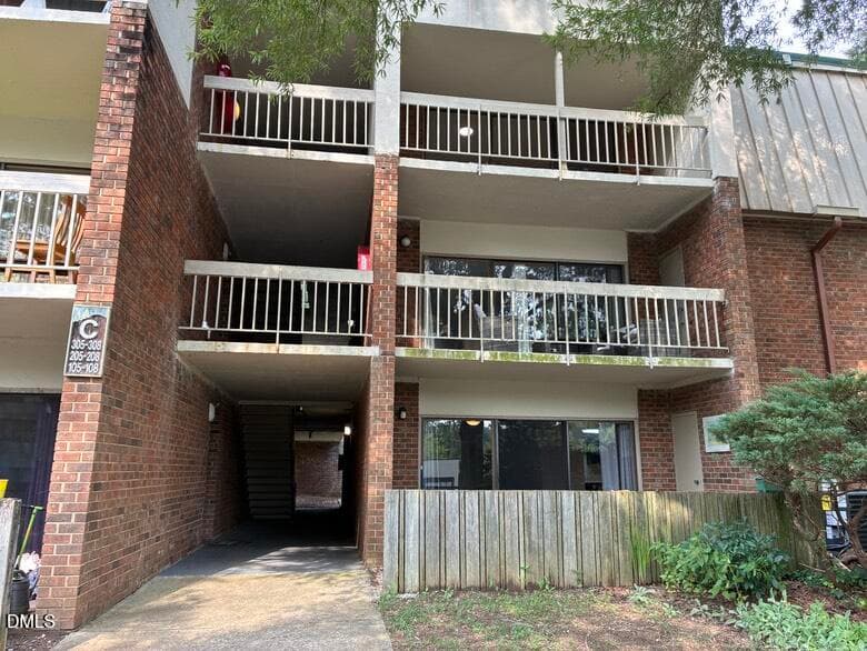 500 Umstead Drive 106-c, Chapel Hill, NC 27516