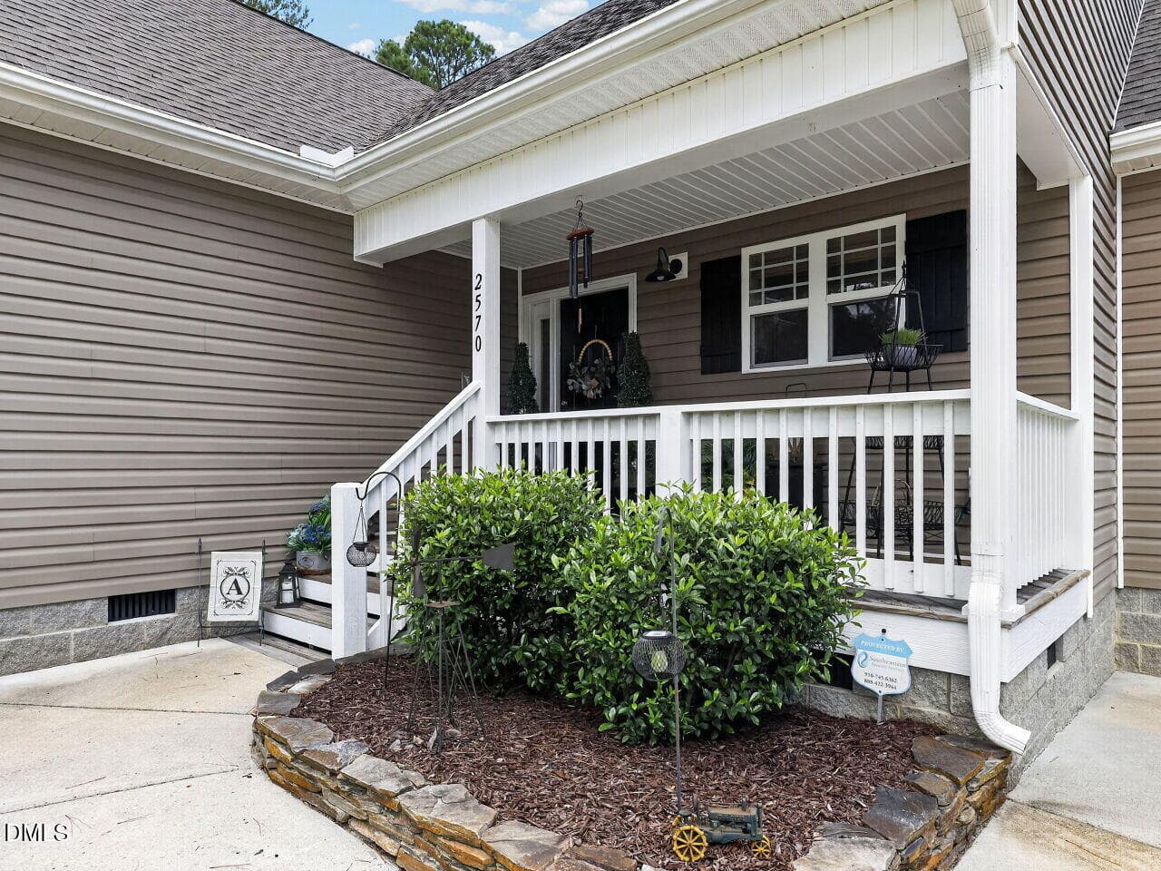 002-1280x960-front-porch - 2570 Tarheel Road, Benson, NC 27504, Benson