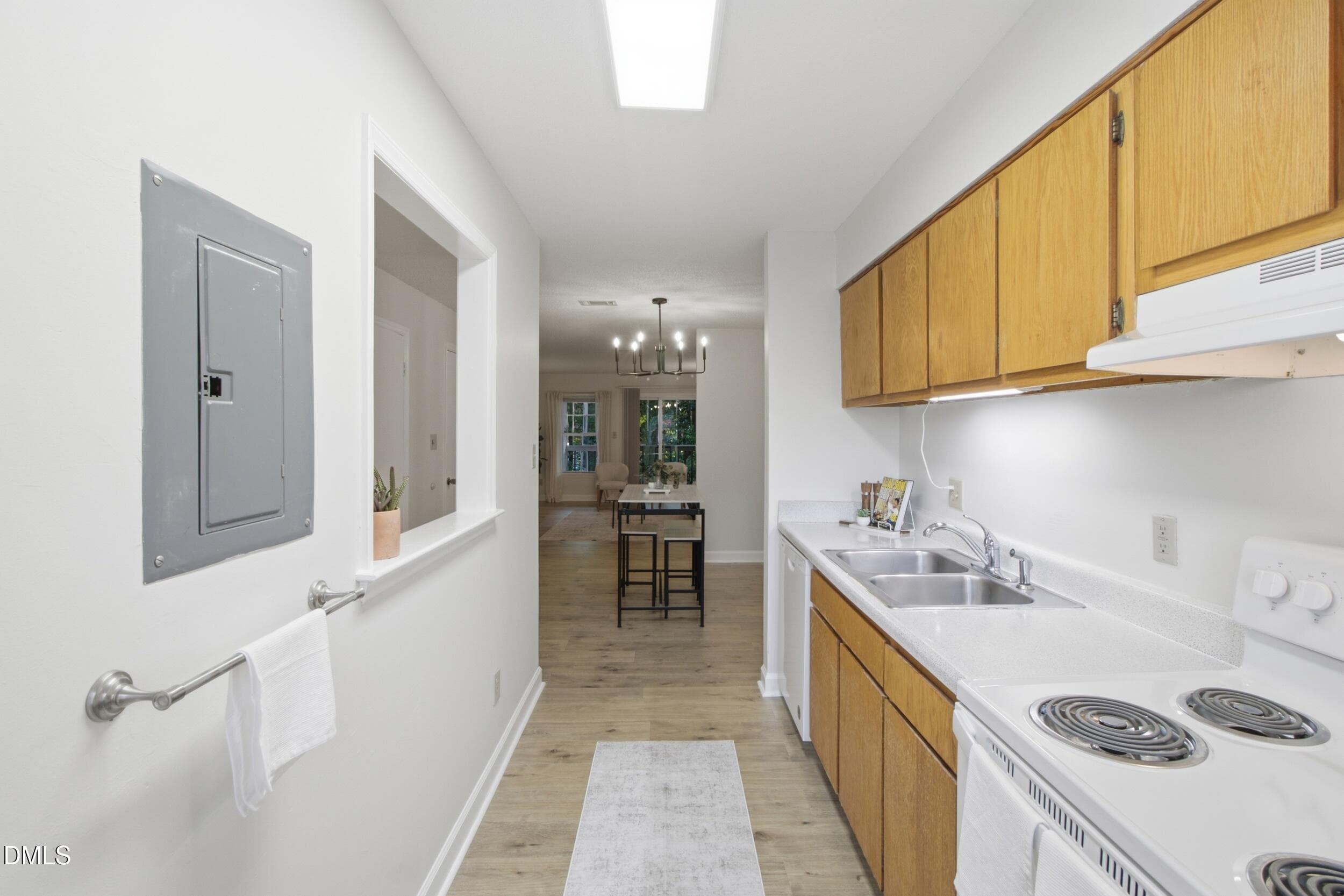 Kitchen - 2502 Avent Ferry Road 203, Raleigh, NC 27606, Raleigh