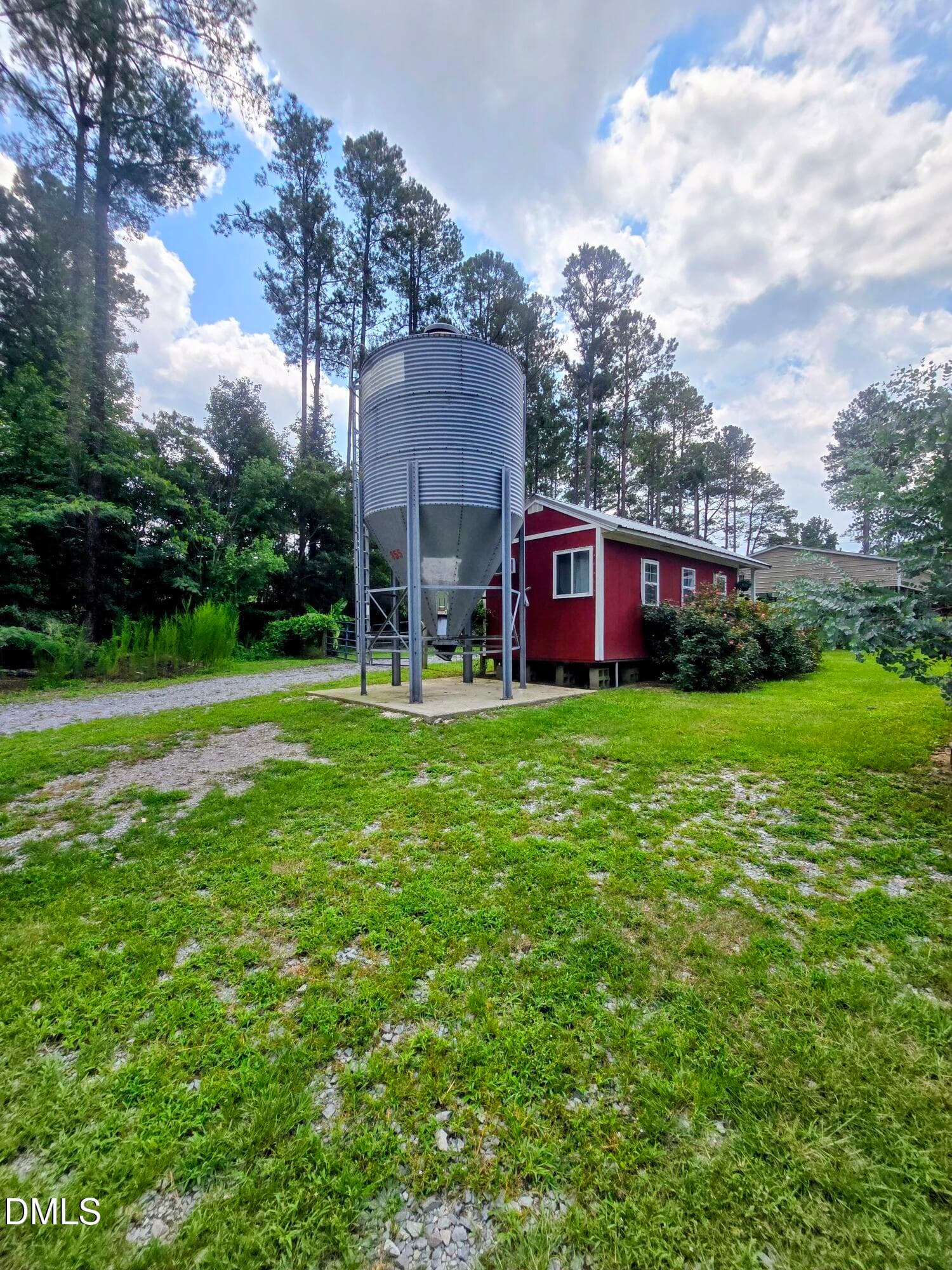 silo - 2570 Tarheel Road, Benson, NC 27504, Benson