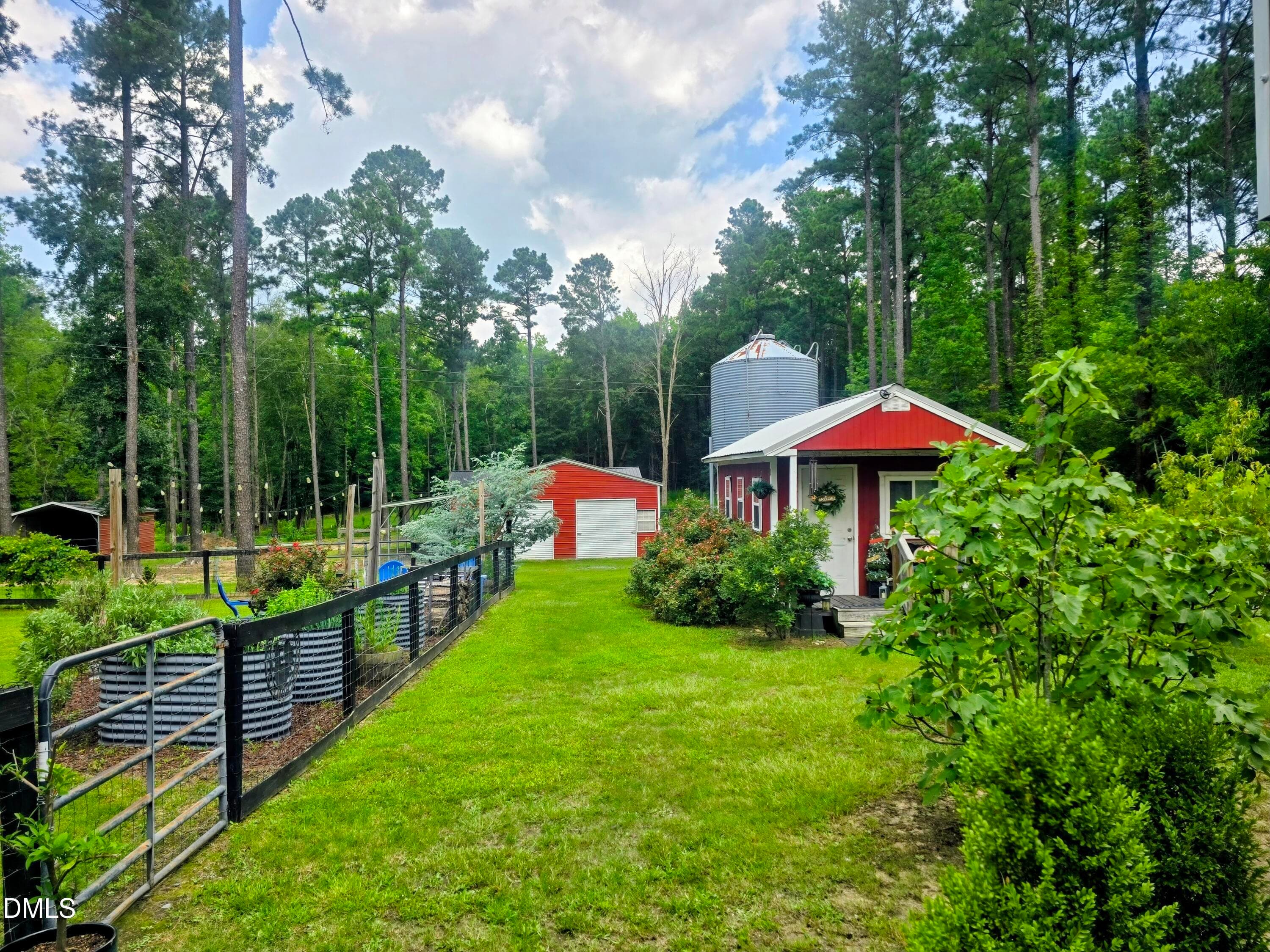 shed - 2570 Tarheel Road, Benson, NC 27504, Benson