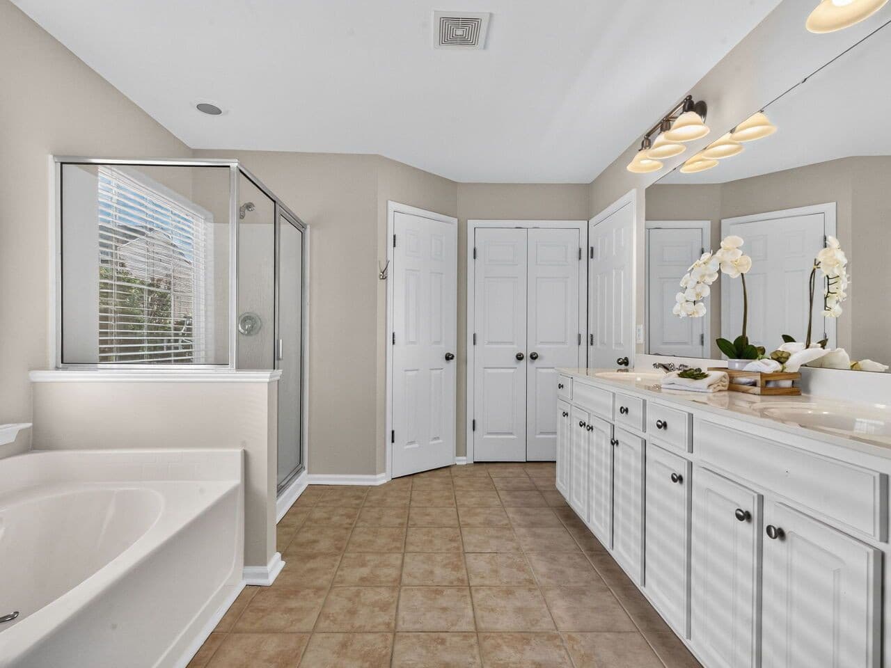 022-1280x960-primary-bath.jpg - 7803 Clover Creek Court, Raleigh, NC 27613, Raleigh