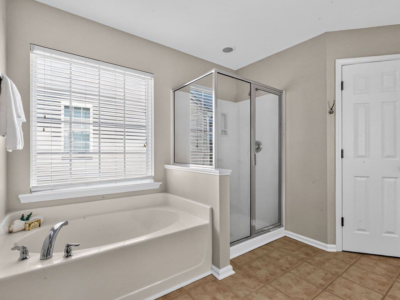 023-1280x960-primary-bath.jpg - 7803 Clover Creek Court, Raleigh, NC 27613, Raleigh