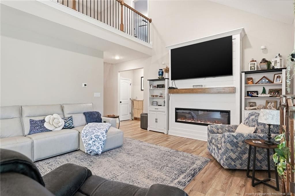 Open balcony overlooks living area - 16620 Titmouse Court, Wagram, NC 28396