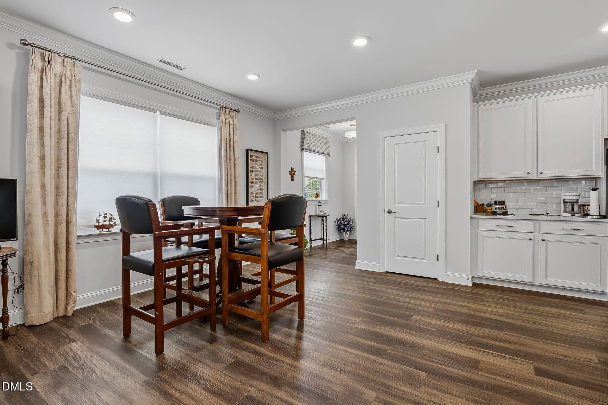 13-web-or-mls-DSC05129_with_tv - 125 Cashmere Court, Raleigh, NC 27610, Raleigh