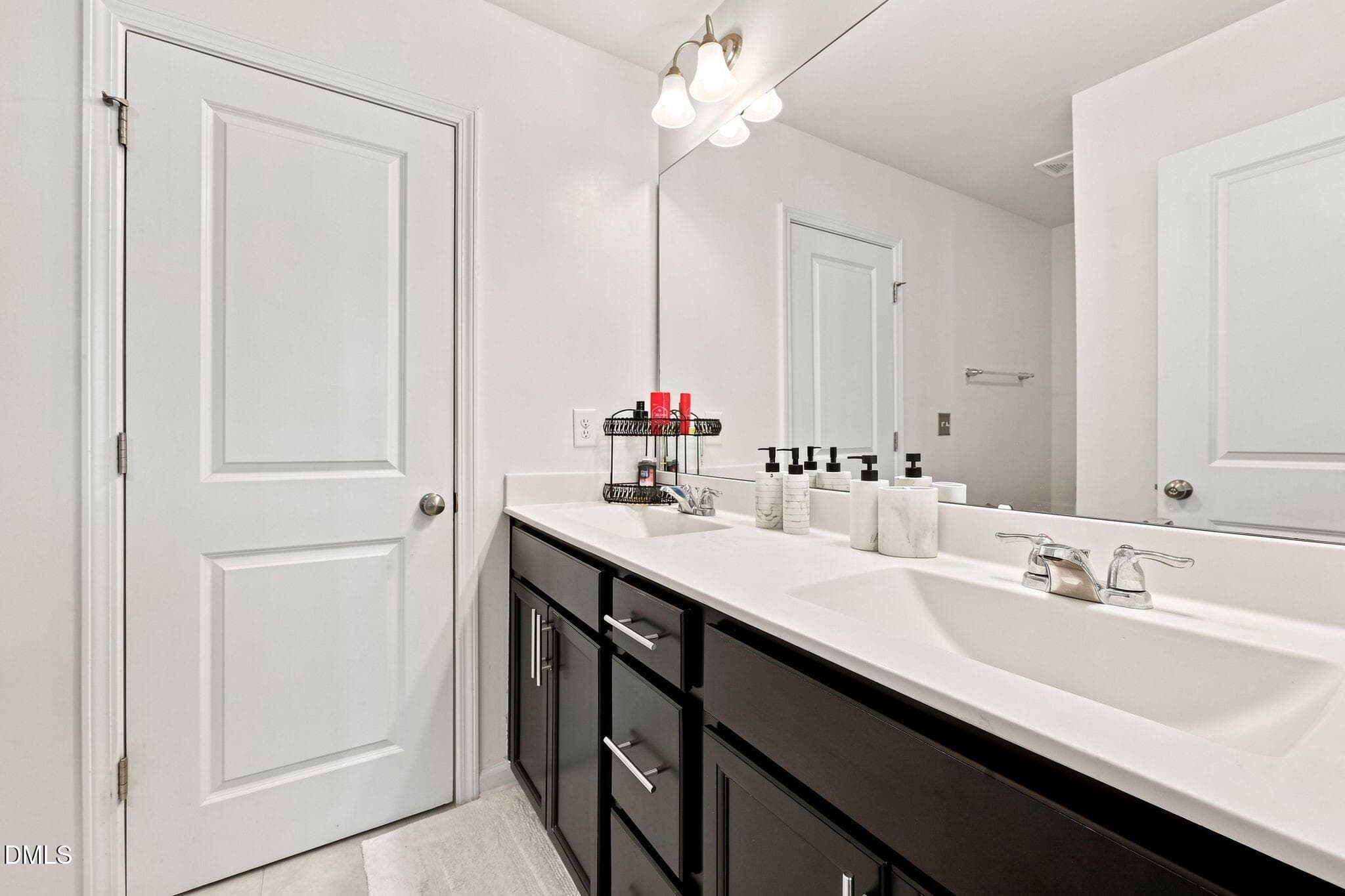 Owner's Bathroom - 5937 Illuminate Avenue, Raleigh, NC 27616, Raleigh