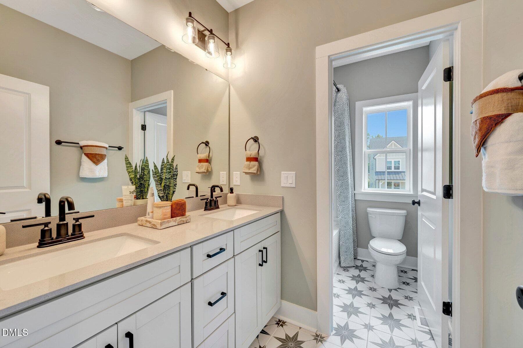 21 Alexander Bath 2 - 616 Blackwood Court, Durham, NC 27705, Durham