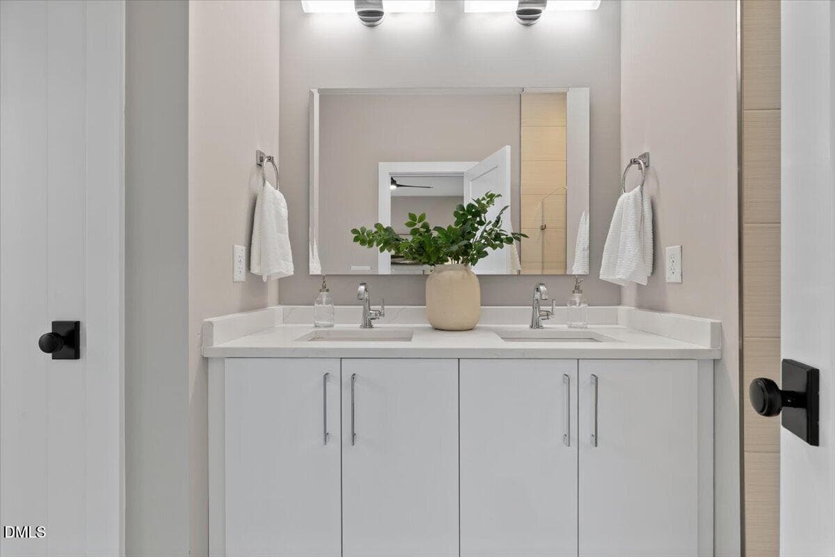 Bathroom - 720 Oakwood Avenue 101, Raleigh, NC 27601, Raleigh