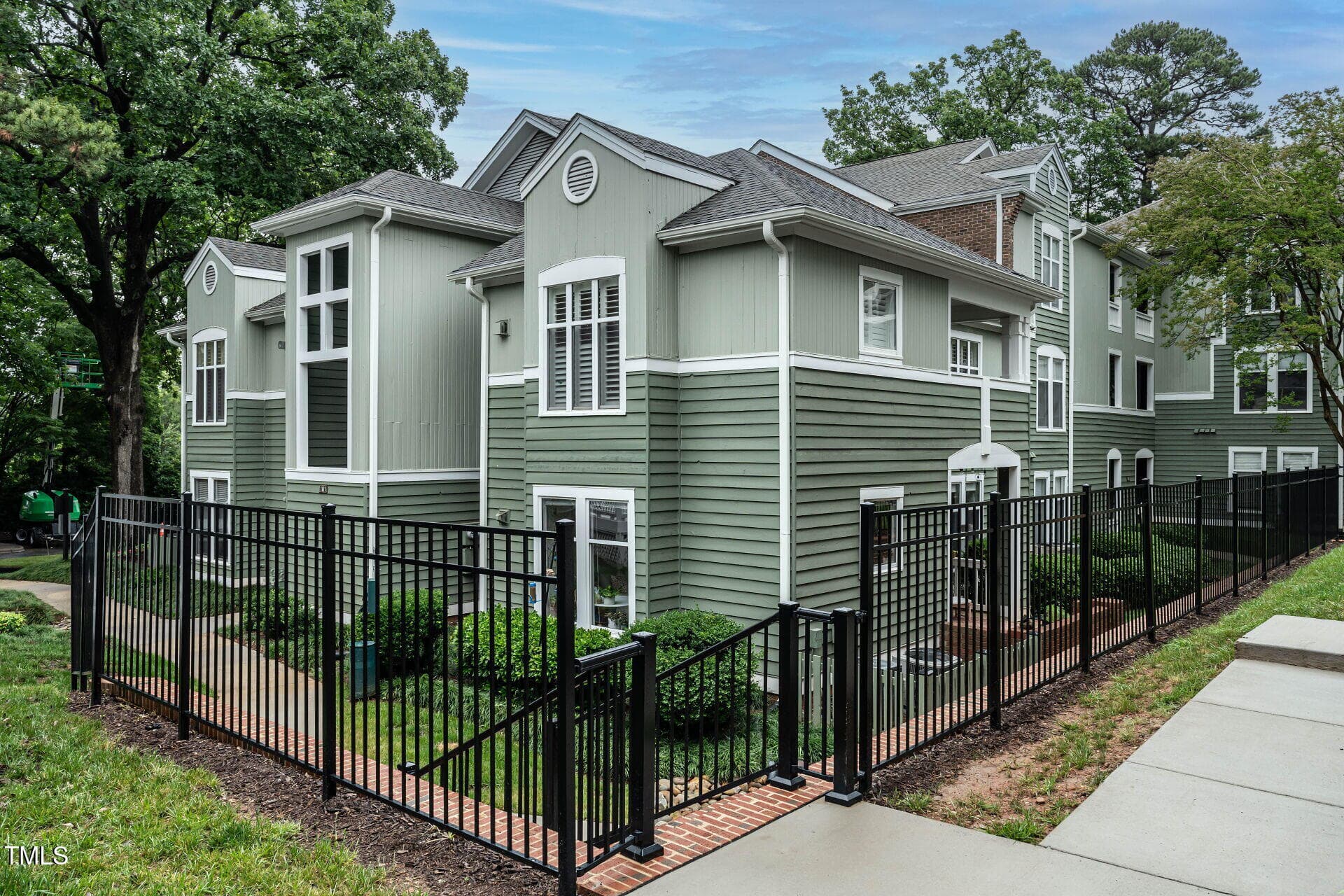 001-1920x1080-building-exterior - 1111 Parkridge Lane 103, Raleigh, NC 27605, Raleigh