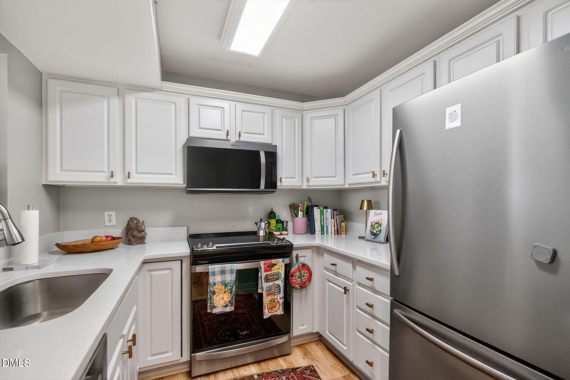 016-1920x1080-kitchen - 1111 Parkridge Lane 103, Raleigh, NC 27605, Raleigh