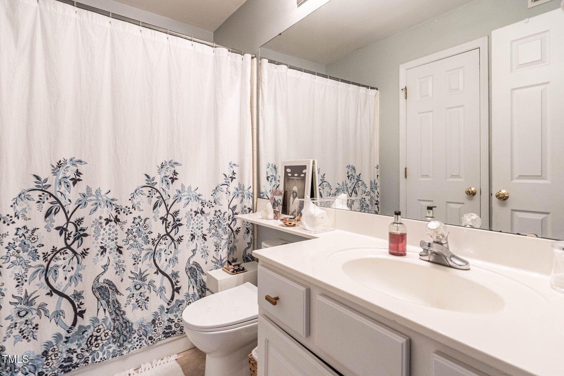 017-1920x1080-primary-bath - 1111 Parkridge Lane 103, Raleigh, NC 27605, Raleigh