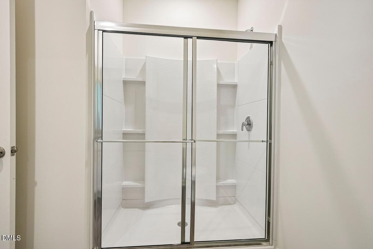 Clay primary shower - 826 Hanford Landing Drive, Graham, NC 27253