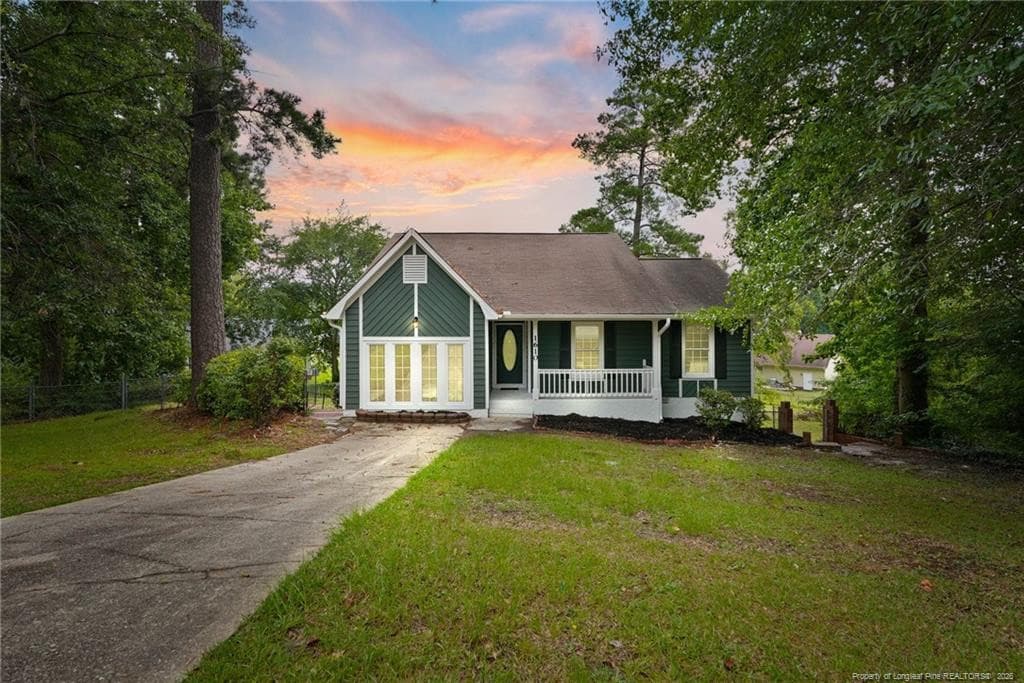 Photo 1 - 1610 Irwin Circle, Fayetteville, NC 28303