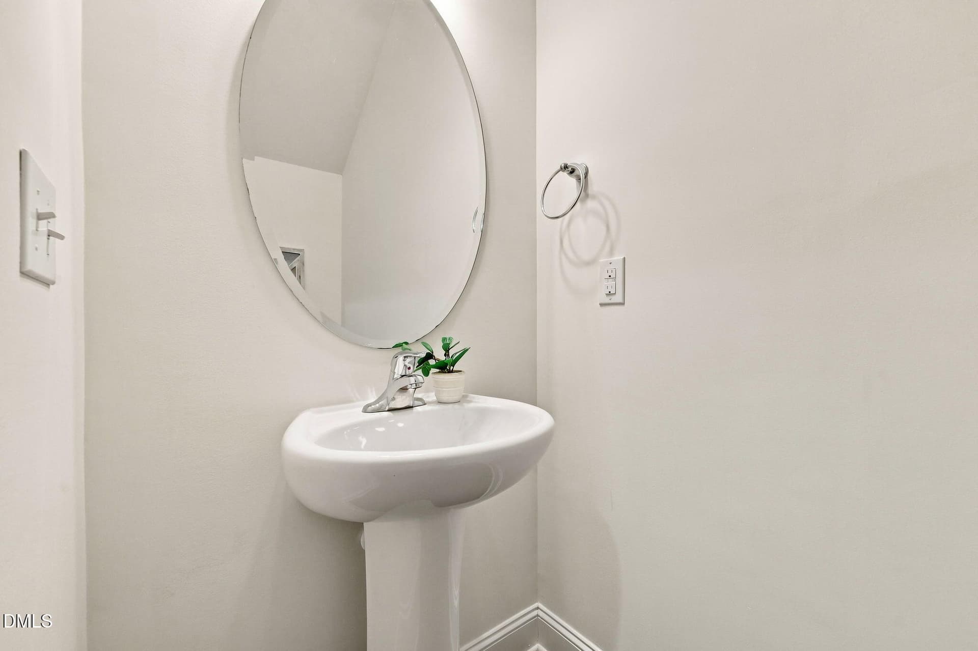 powder bath 2 - 1177 Treetop Meadow Lane, Wake Forest, NC 27587