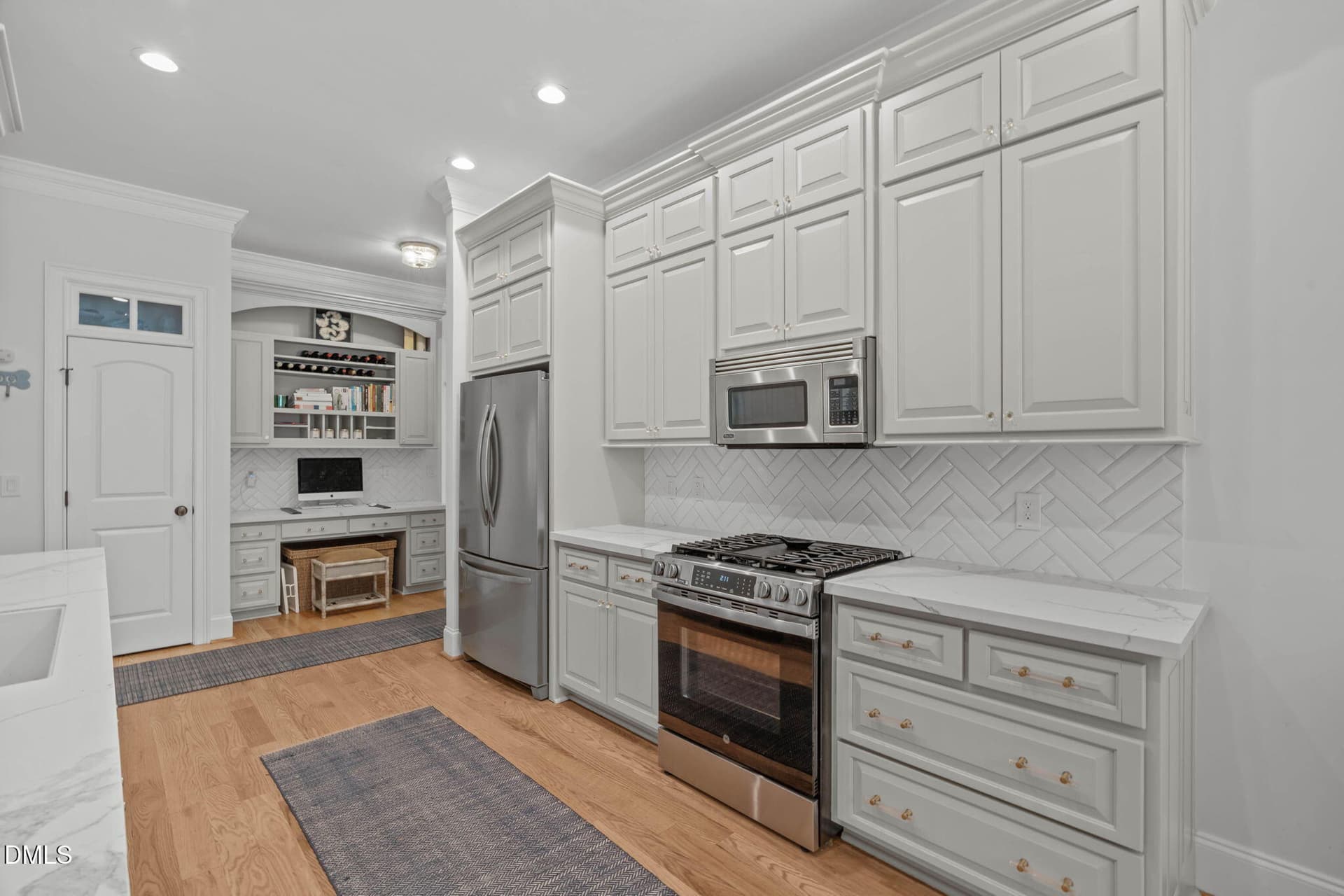 Chef Inspired Kitchen - 200 Middle Creek Park Avenue, Apex, NC 27539