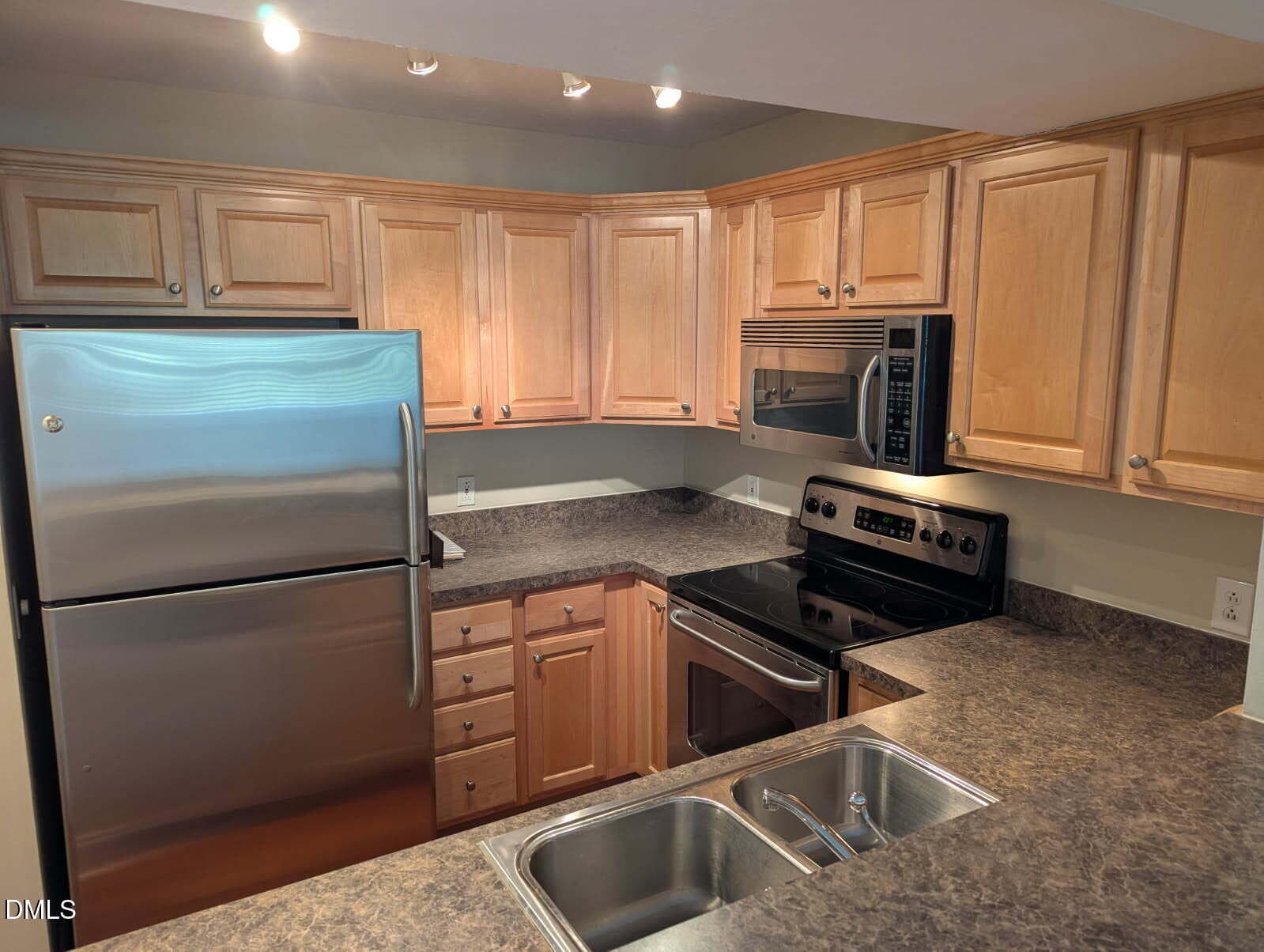 Kitchen - 1031 Nicholwood Drive 203, Raleigh, NC 27605, Raleigh
