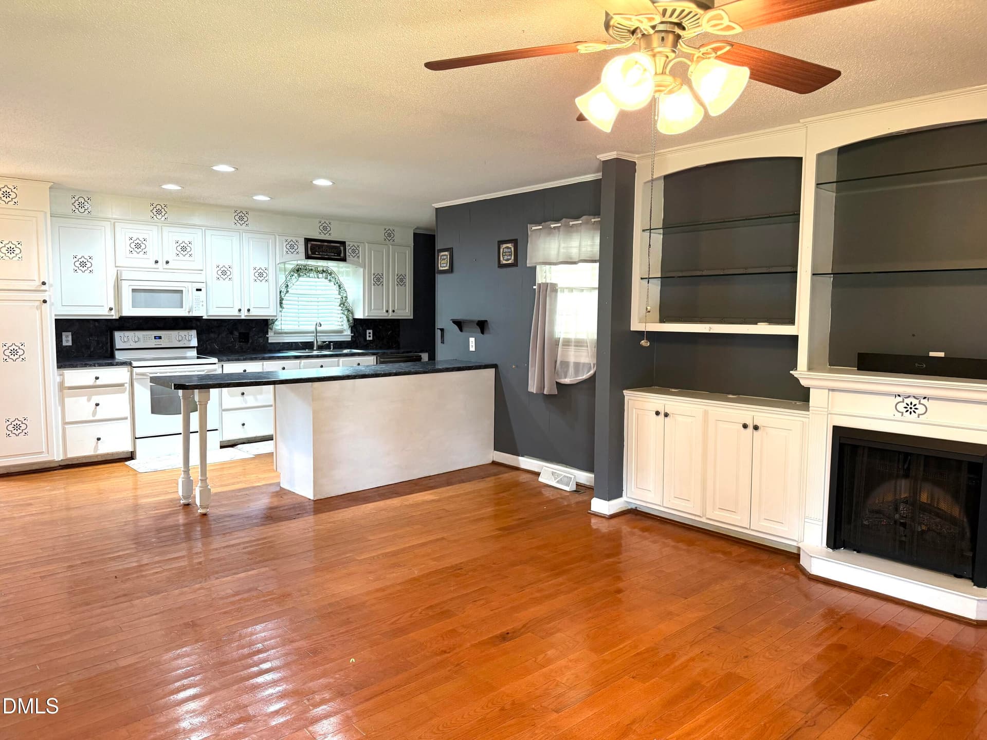 Den - 2248 Longleaf Pine Drive, Kinston, NC 28504