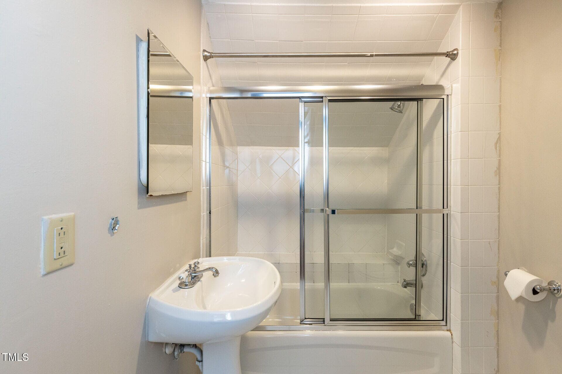 033-1920x1080-bonus-room-bath - 501 Queensferry Road, Cary, NC 27511