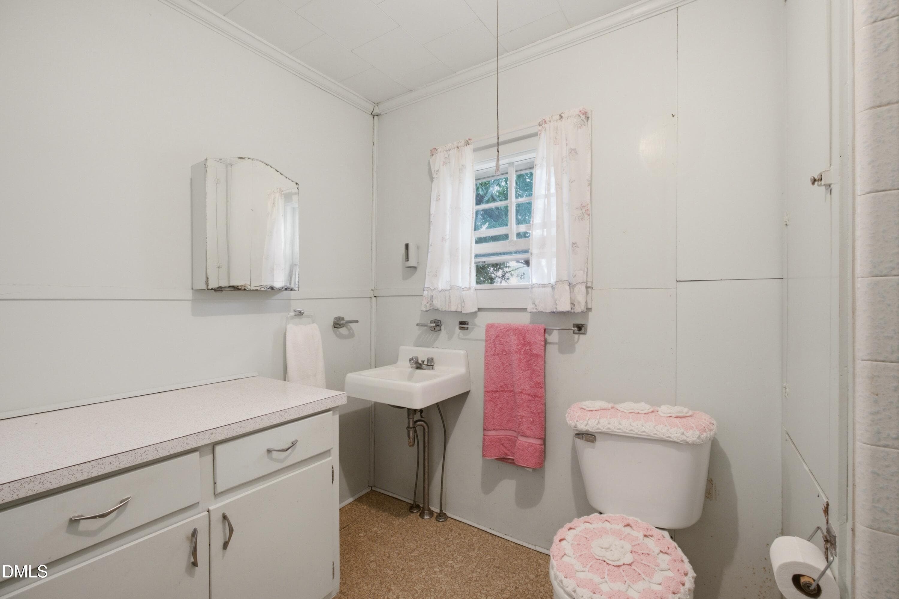 20_Upstairs_Bathroom - 1884 Silk Hope Liberty Road, Siler City, NC 27344