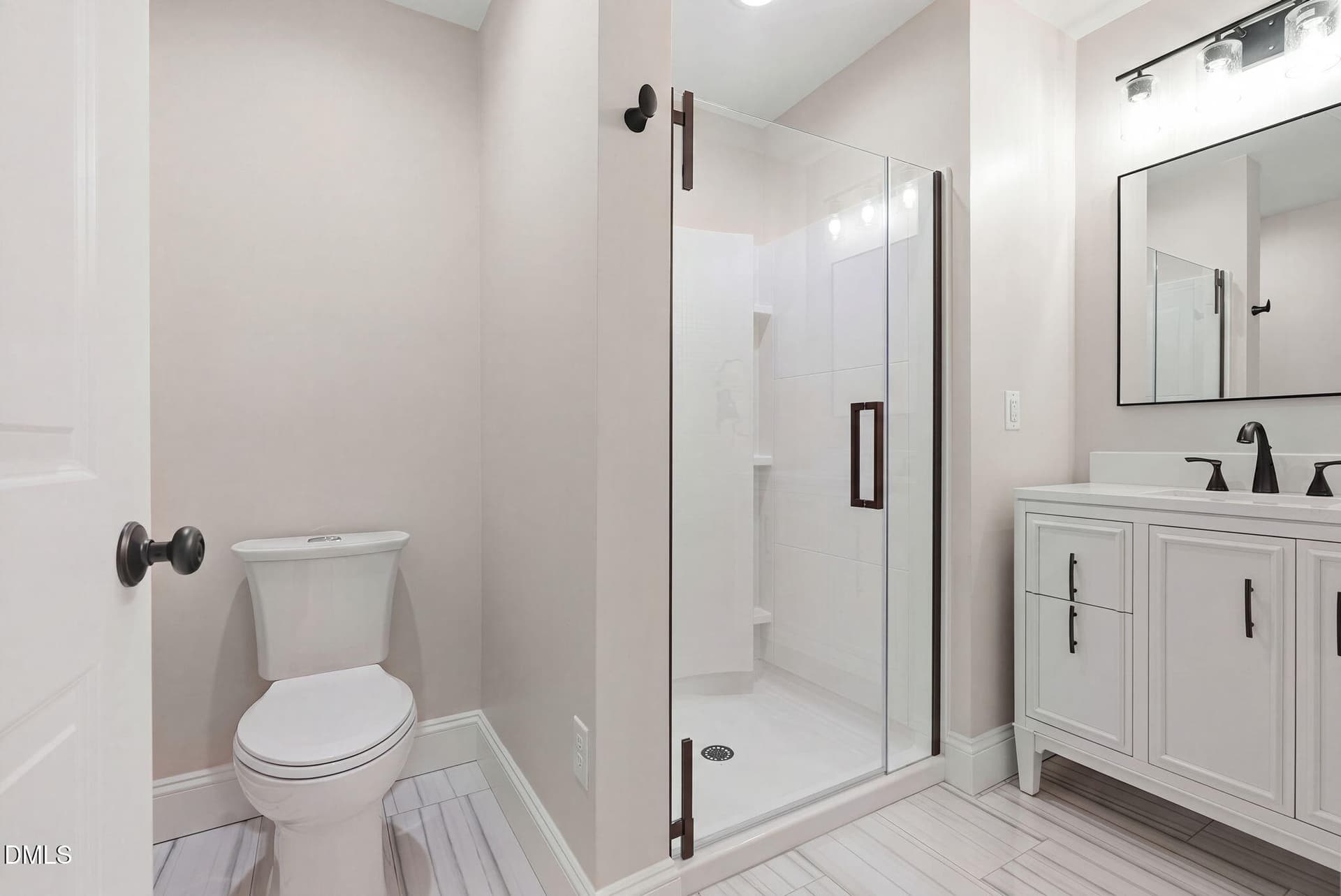Full Bathroom - 222 American Court, Apex, NC 27523
