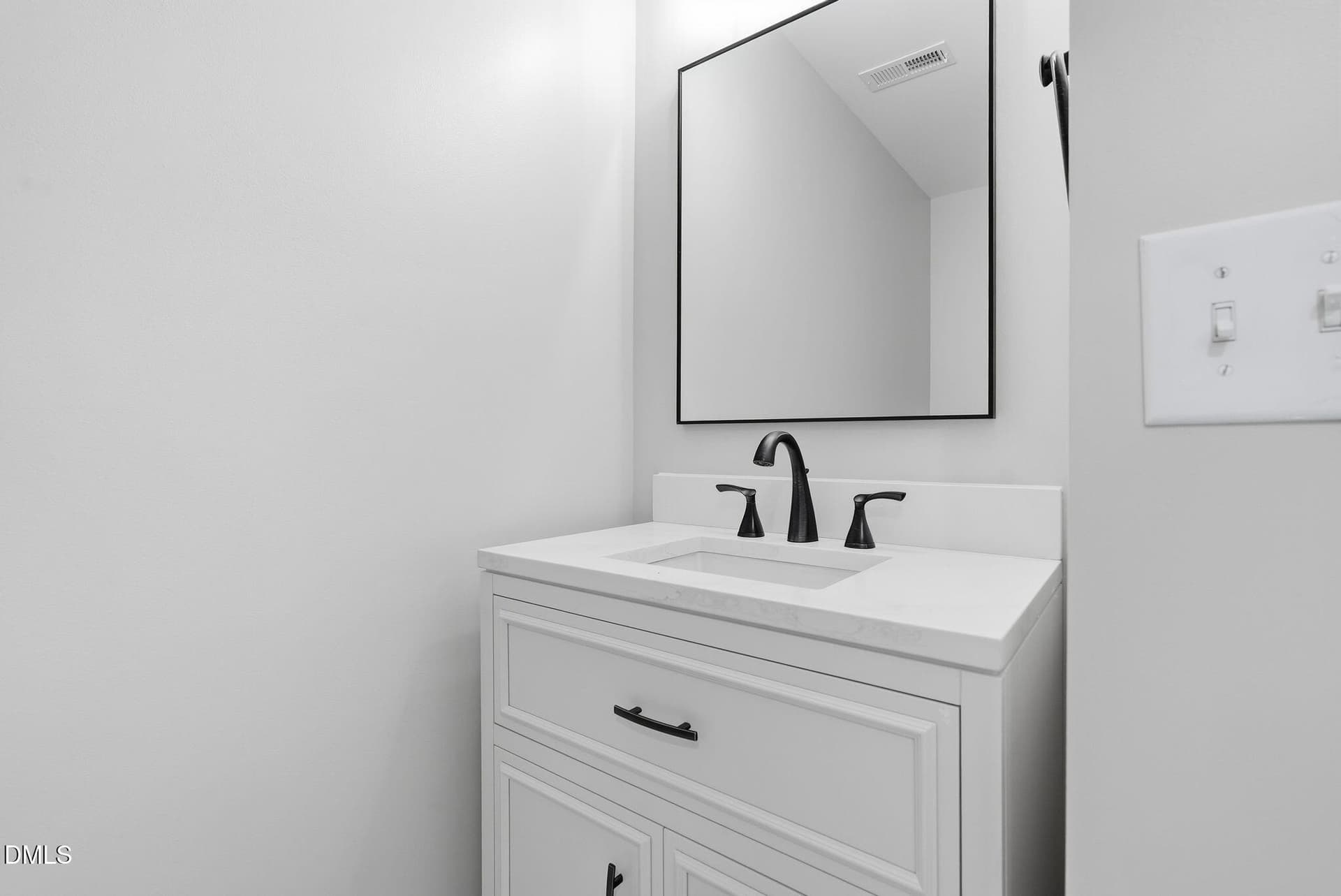 Full Bathroom - 222 American Court, Apex, NC 27523