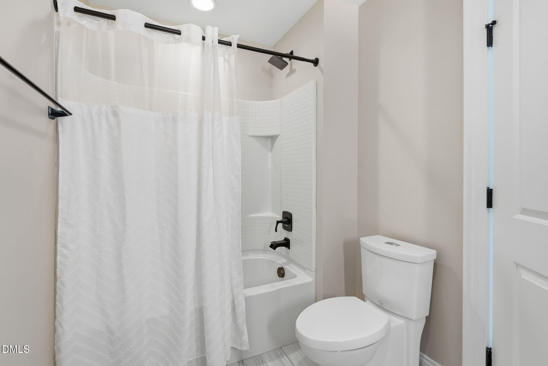 Full Bathroom - 222 American Court, Apex, NC 27523