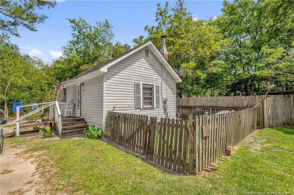 Photo 3 - 318 N Elm Street N, Maxton, NC 28364