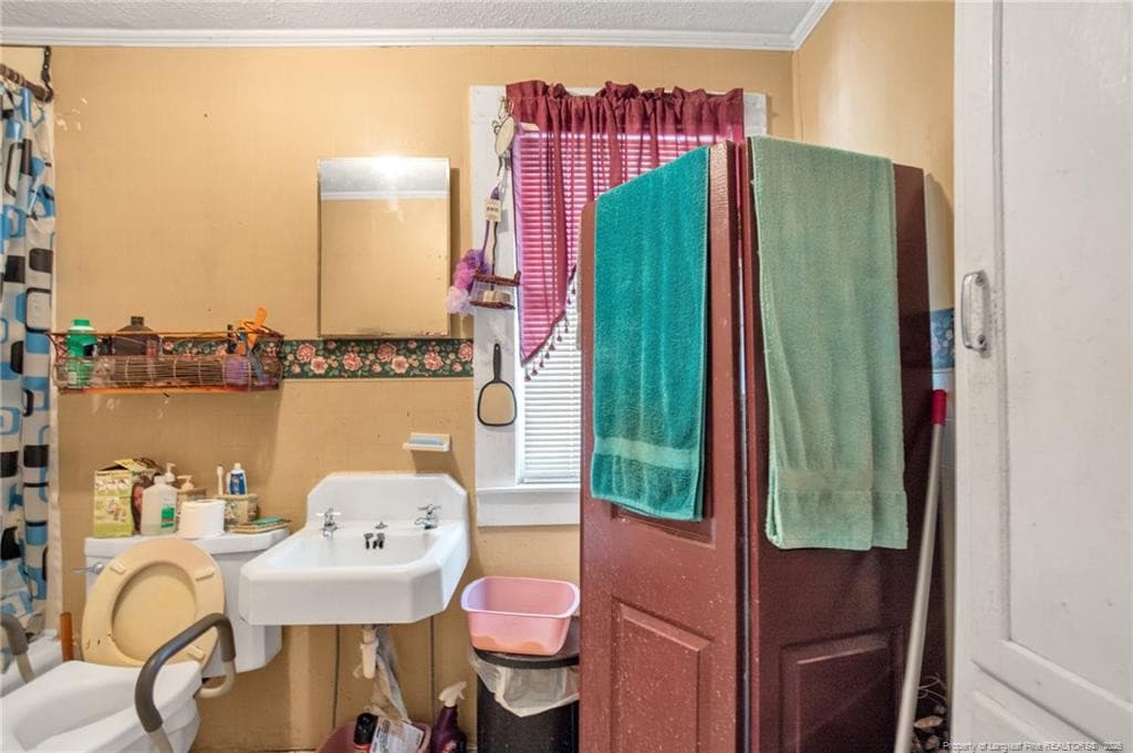 Photo 9 - 318 N Elm Street N, Maxton, NC 28364