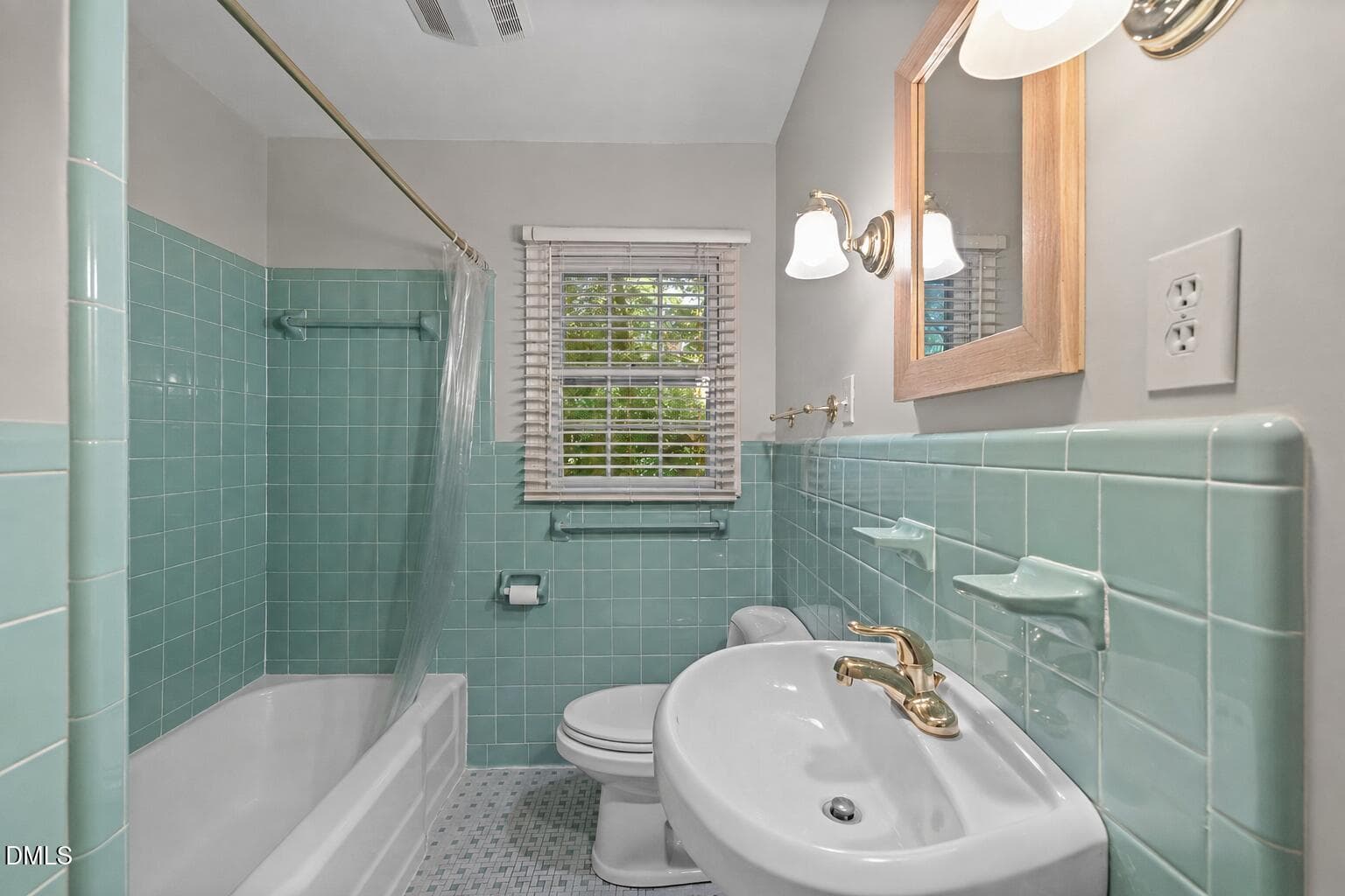 Bath - 2802 Devon Road, Durham, NC 27707, Durham