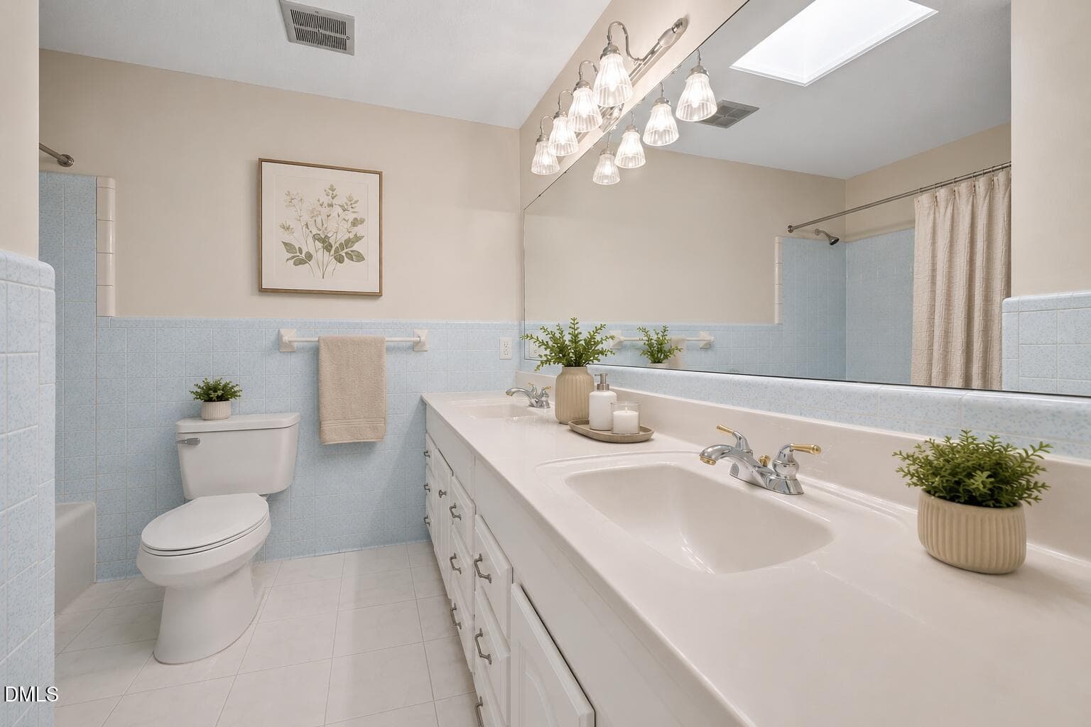 Hall Bathroom - 4300 Edgehill Court, Raleigh, NC 27612, Raleigh