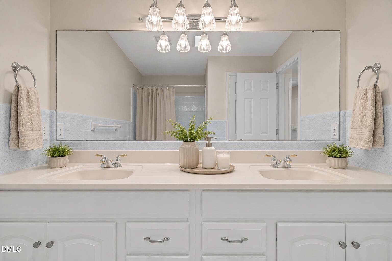 Hall Bathroom - 4300 Edgehill Court, Raleigh, NC 27612, Raleigh