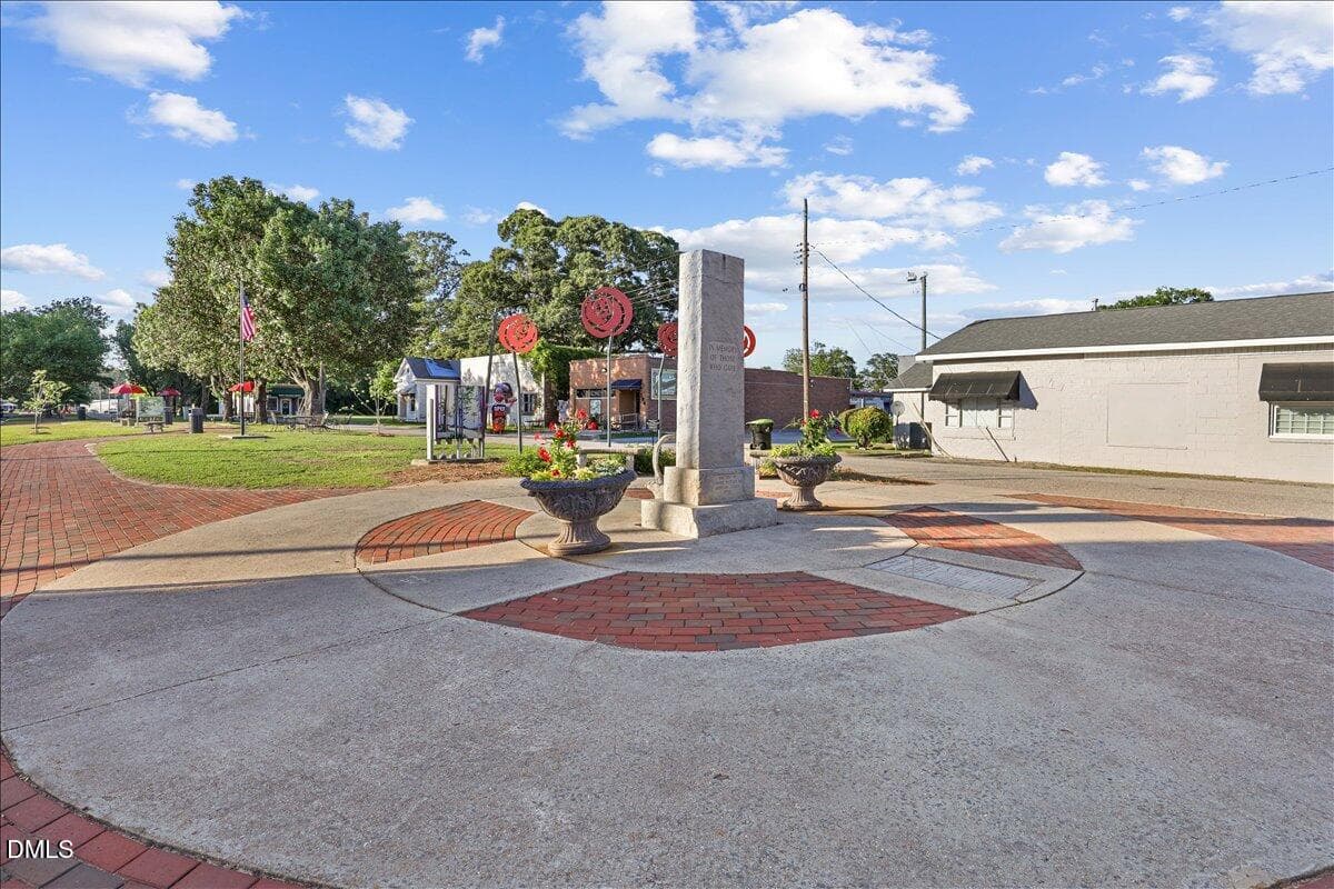 34-303 N West St-33 - 104 Lee Street, Roseboro, NC 28382