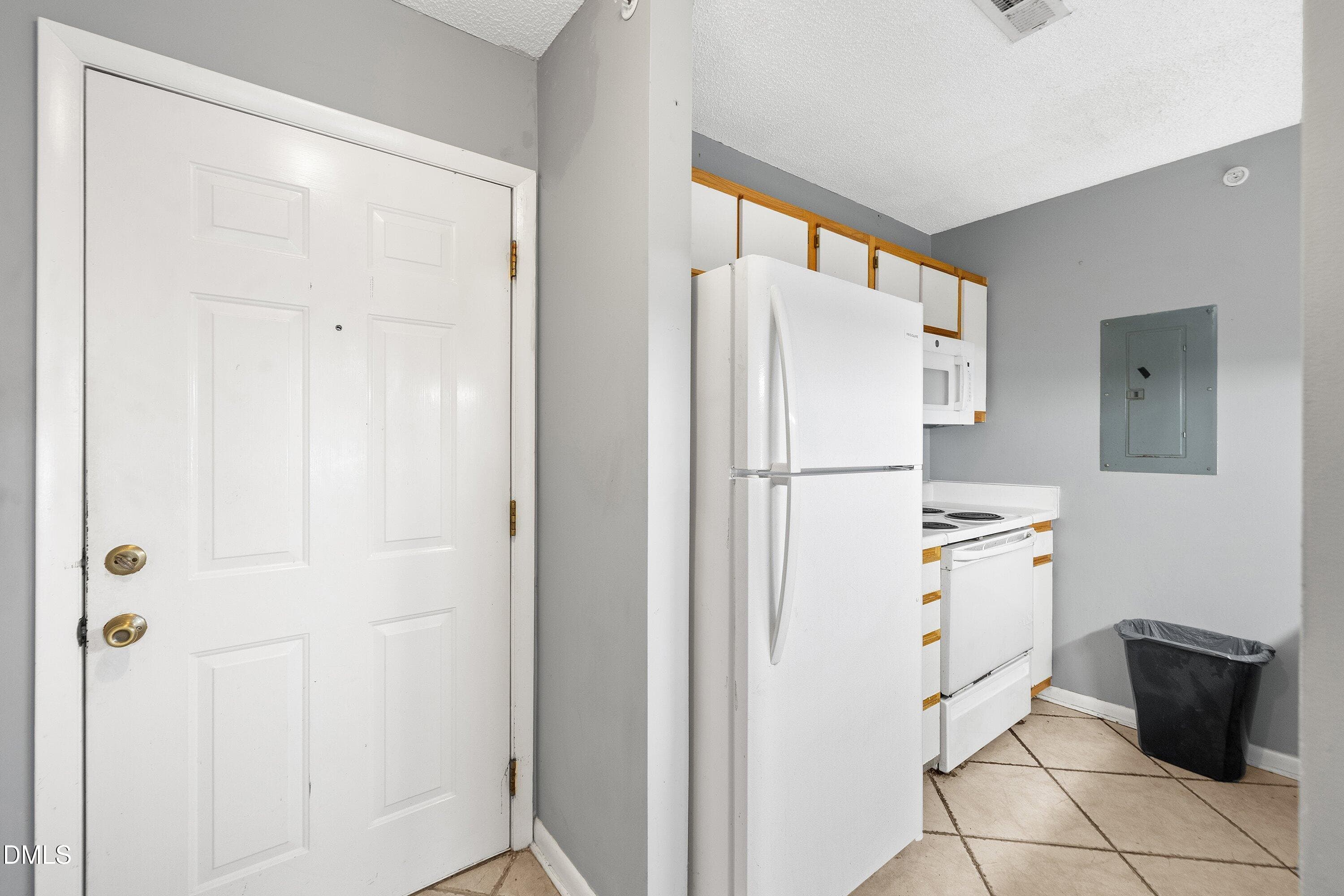 03-1431 Collegiate Cir #303_5772 - 1431 Collegiate Circle 303, Raleigh, NC 27606, Raleigh