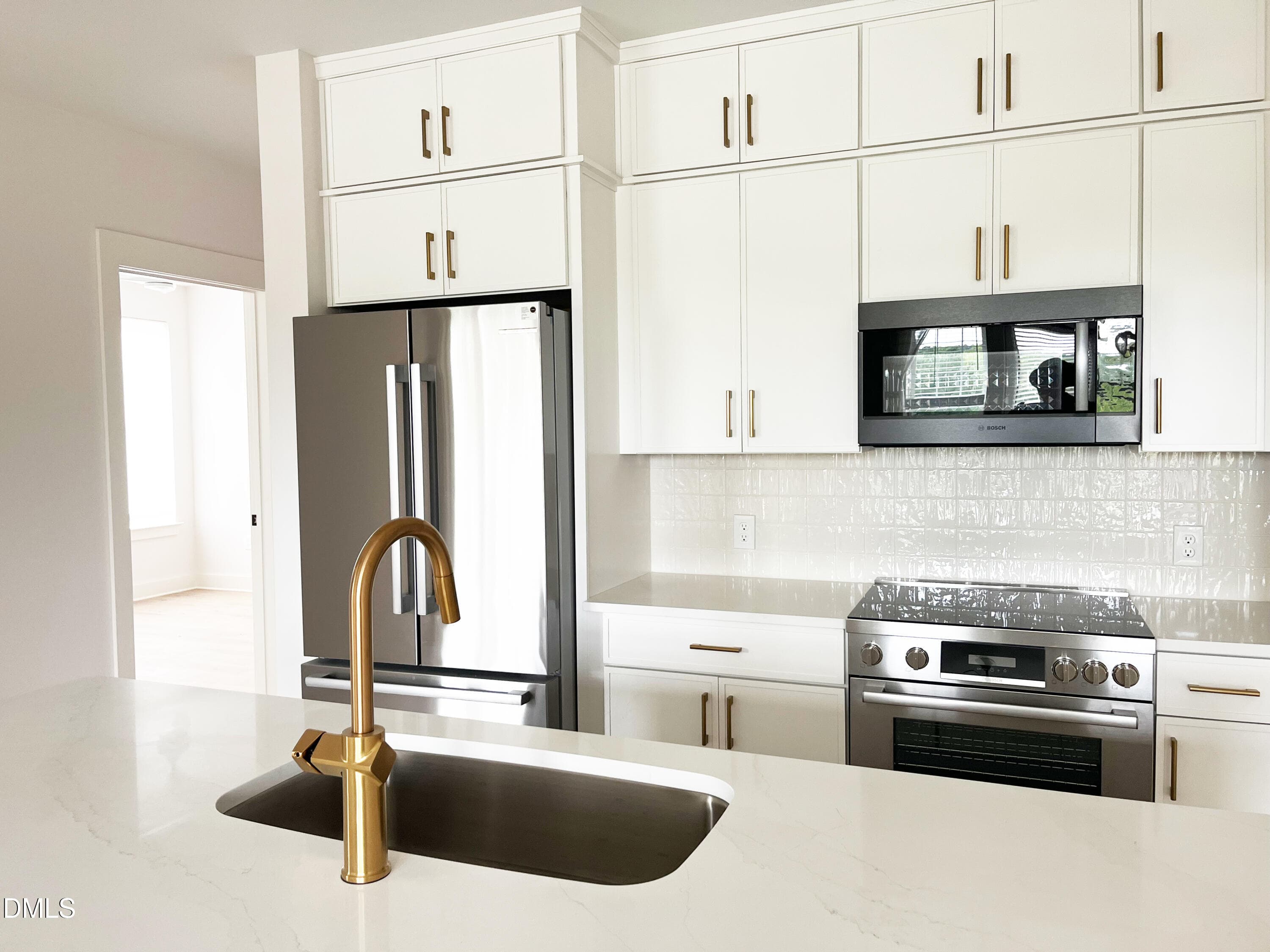 KITCHEN 1 - 211 S Crk Crossing 417, Chapel Hill, NC 27516, Chapel Hill