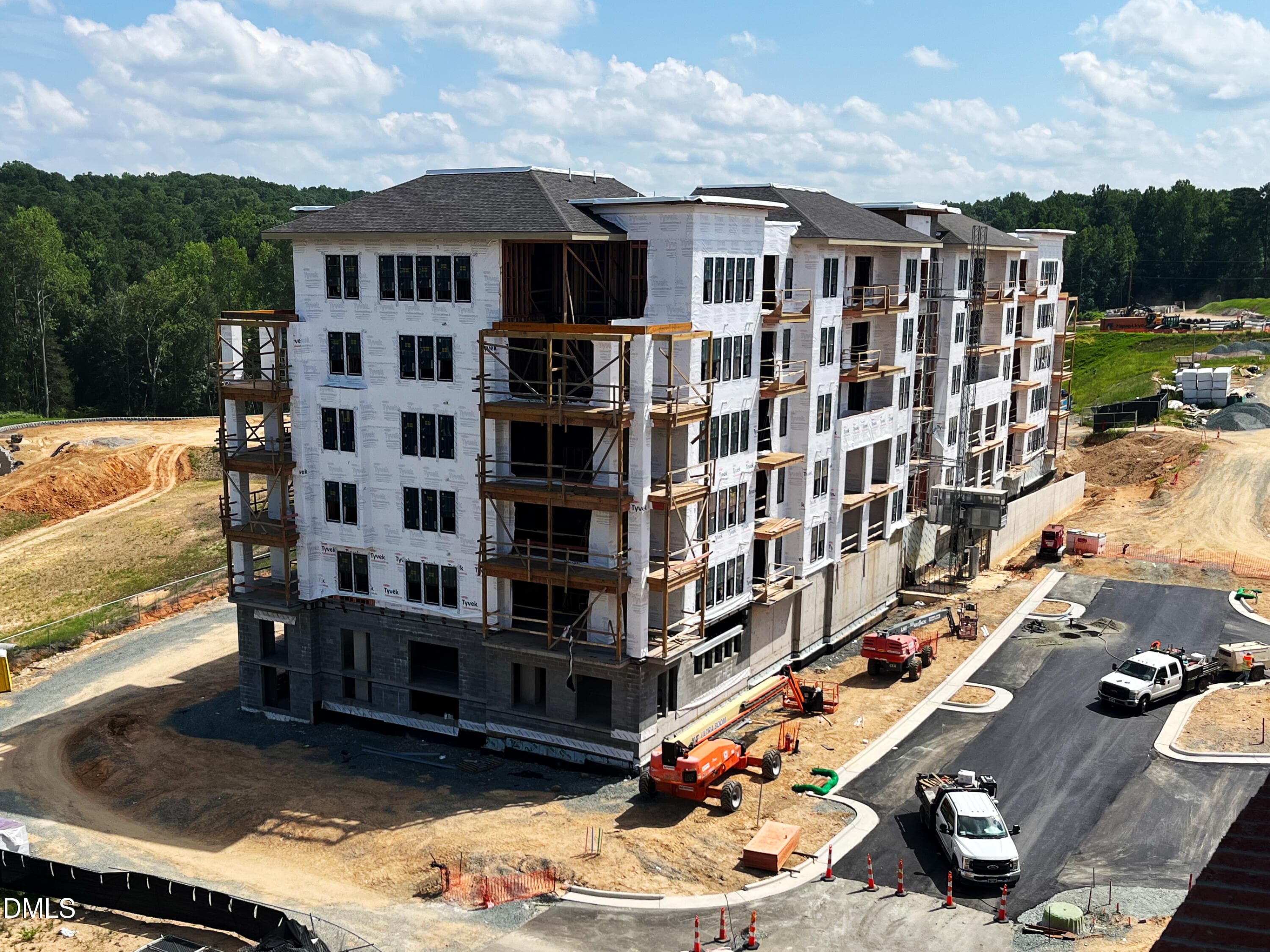 EXTERIOR 3 - 211 S Crk Crossing 417, Chapel Hill, NC 27516, Chapel Hill