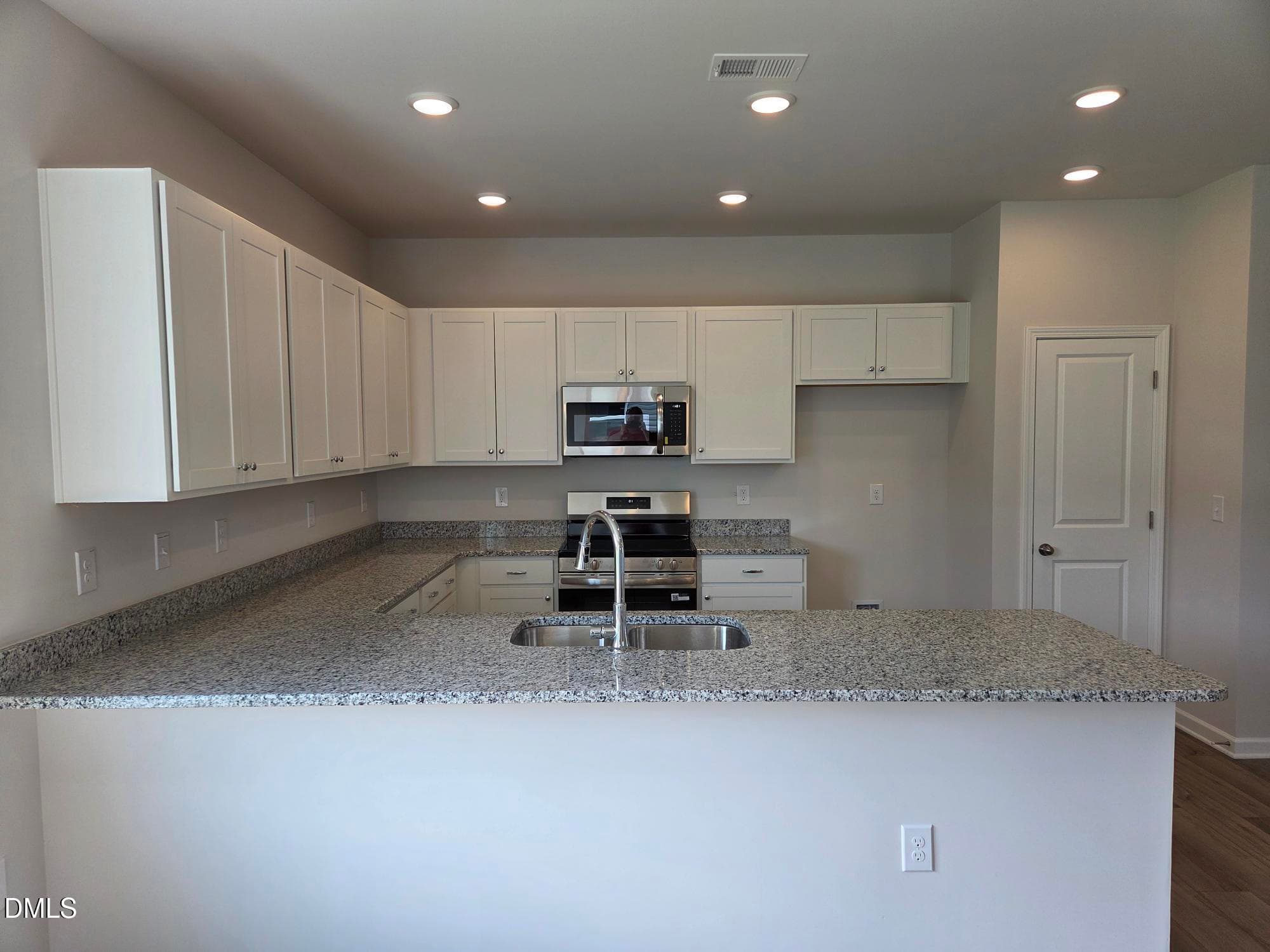 Granite Countertops - 70 Oyster Tabby Drive, Lillington, NC 27546