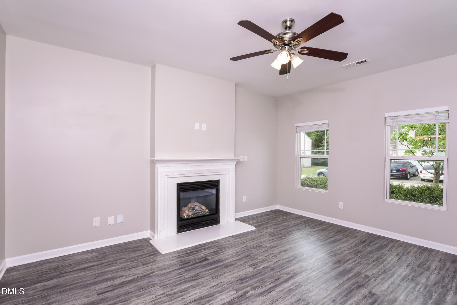 005-photo-living-room-15574254 - 1109 Early Rise Street, Raleigh, NC 27610, Raleigh