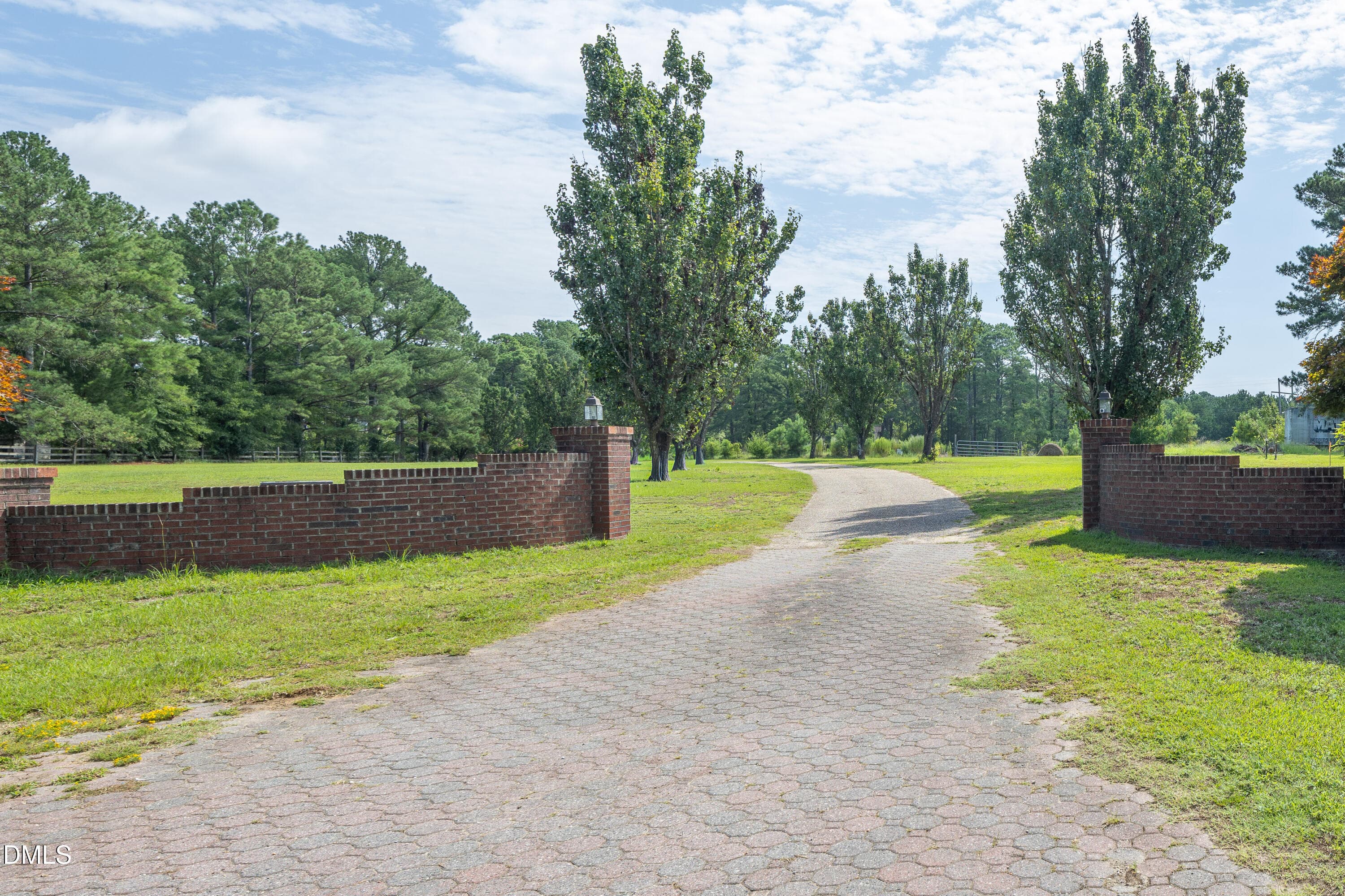 2282 NC-553 - 2282 Nc-55, Coats, NC 27521