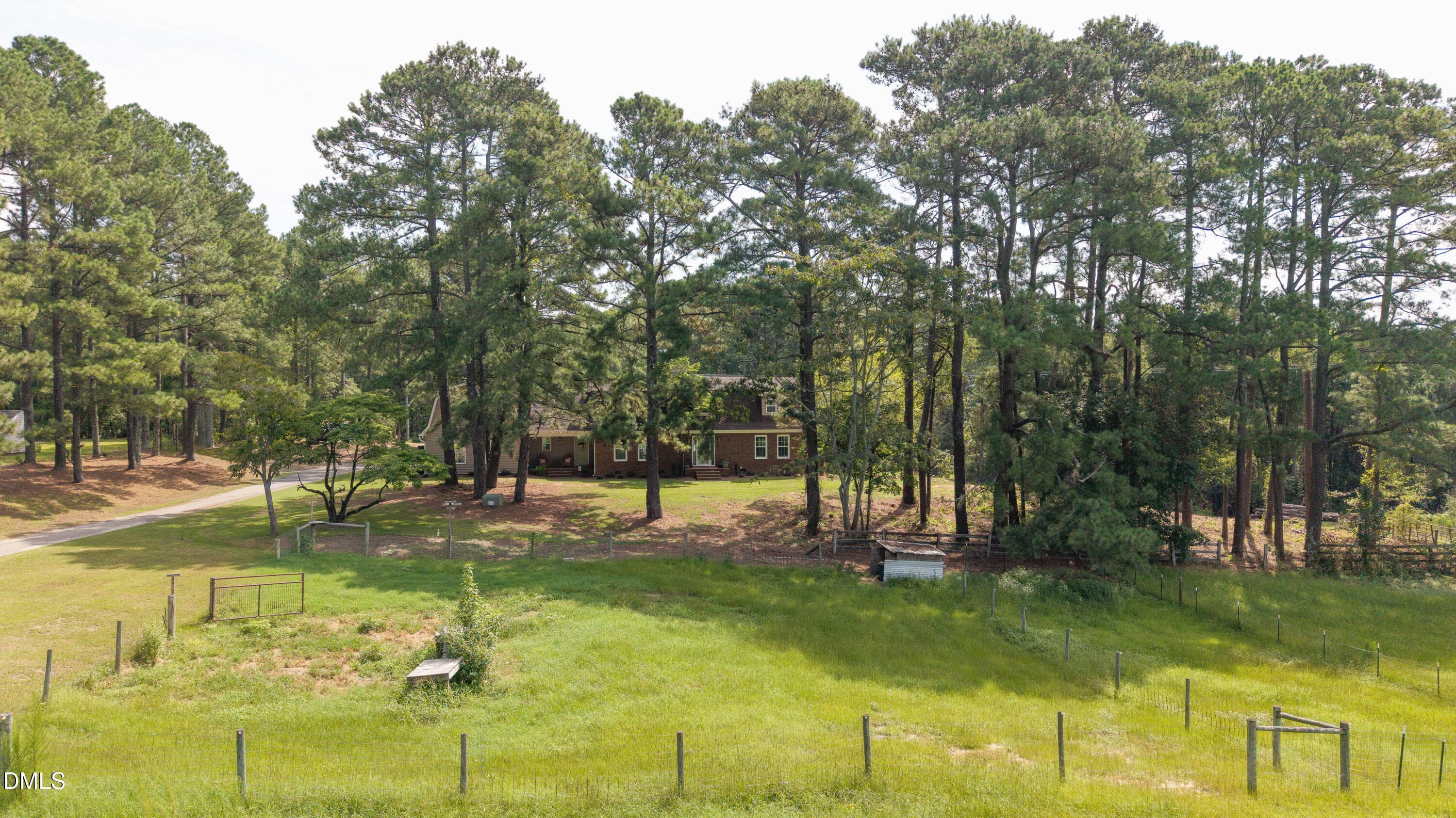 2282 NC-556 - 2282 Nc-55, Coats, NC 27521