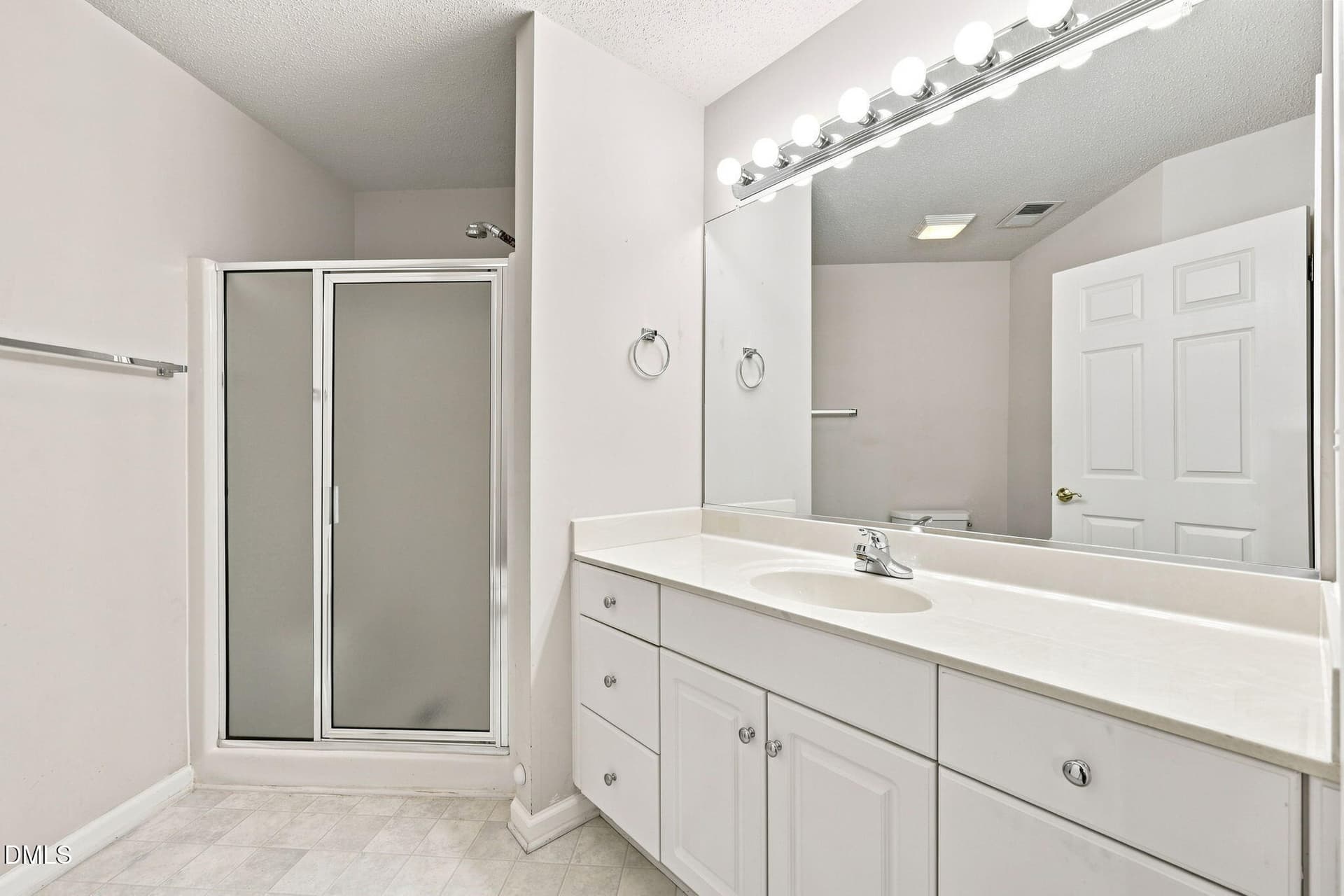 bath - 2221 Delaney Drive # 112, Burlington, NC 27215