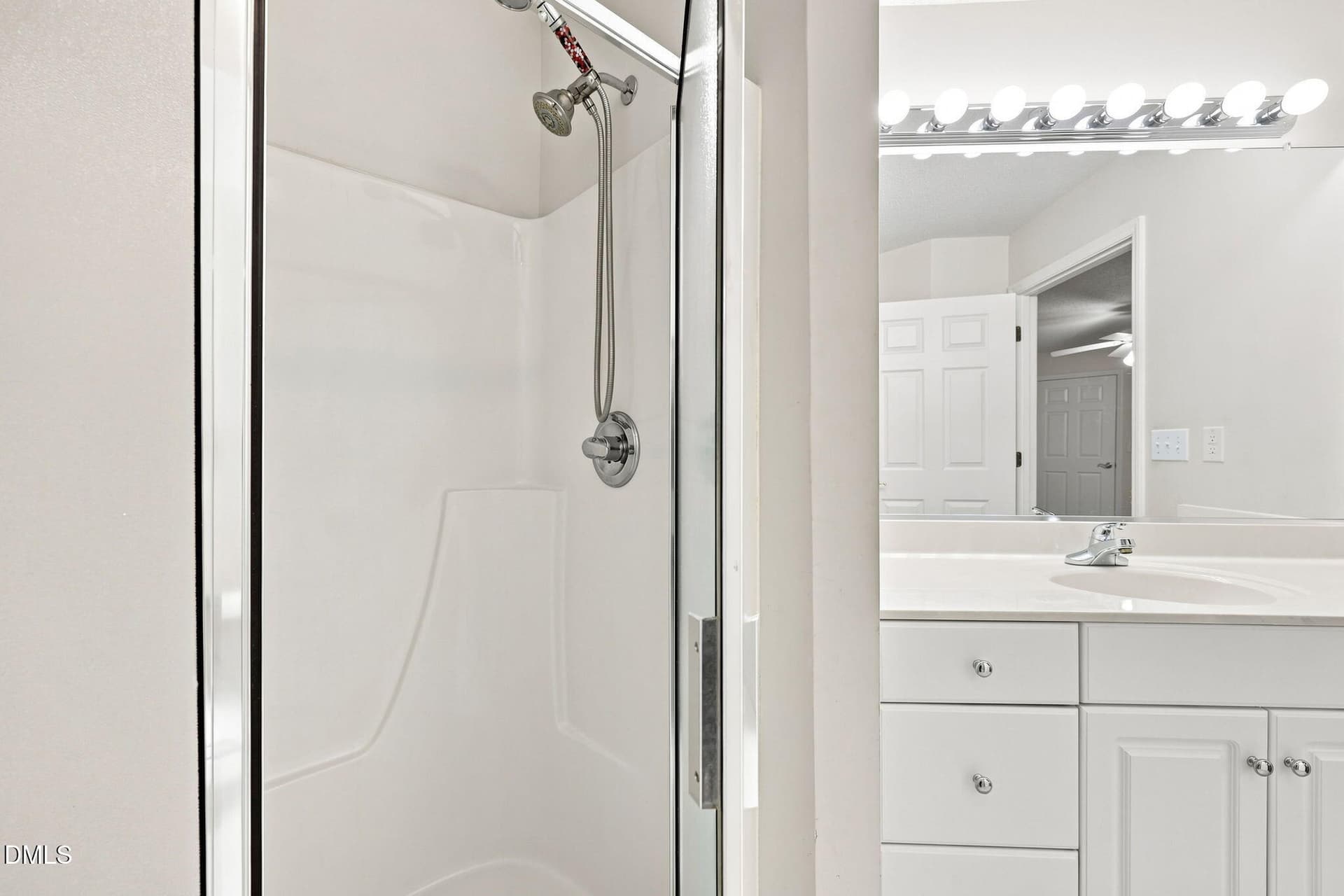 bath2 - 2221 Delaney Drive # 112, Burlington, NC 27215