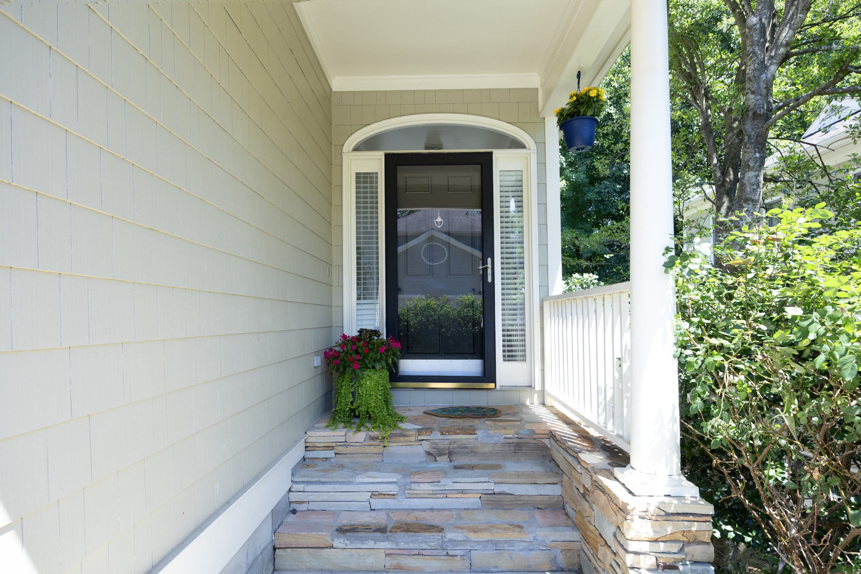 03FrontPorch.jpg - 208 W Columbia Place W, Chapel Hill, NC 27516, Chapel Hill
