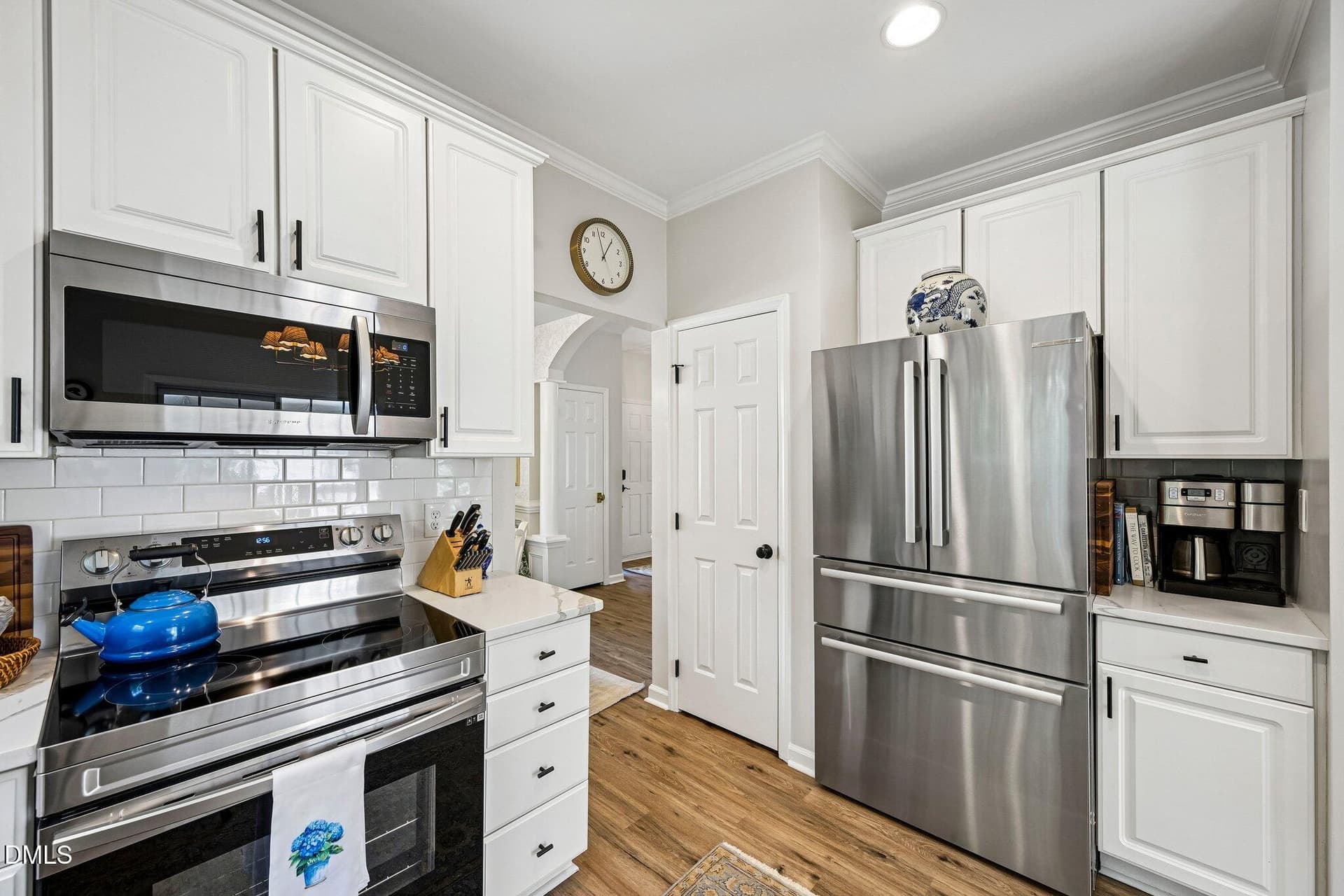 25-web-or-mls-Burnt Pine Ct-S1208-025 - 300 Burnt Pine Court, Apex, NC 27502