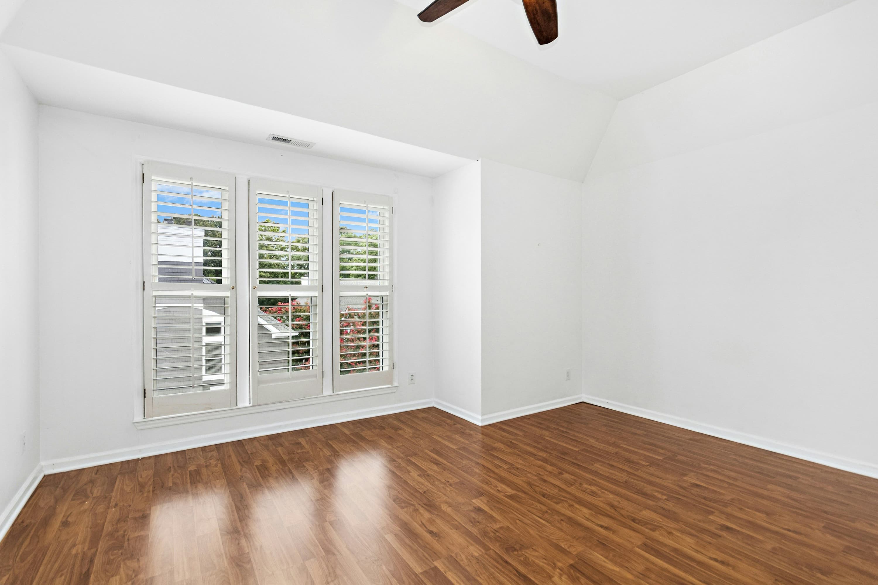 016-495465-IMG_0811.jpg - 1000 Brighthurst Drive 309, Raleigh, NC 27605, Raleigh