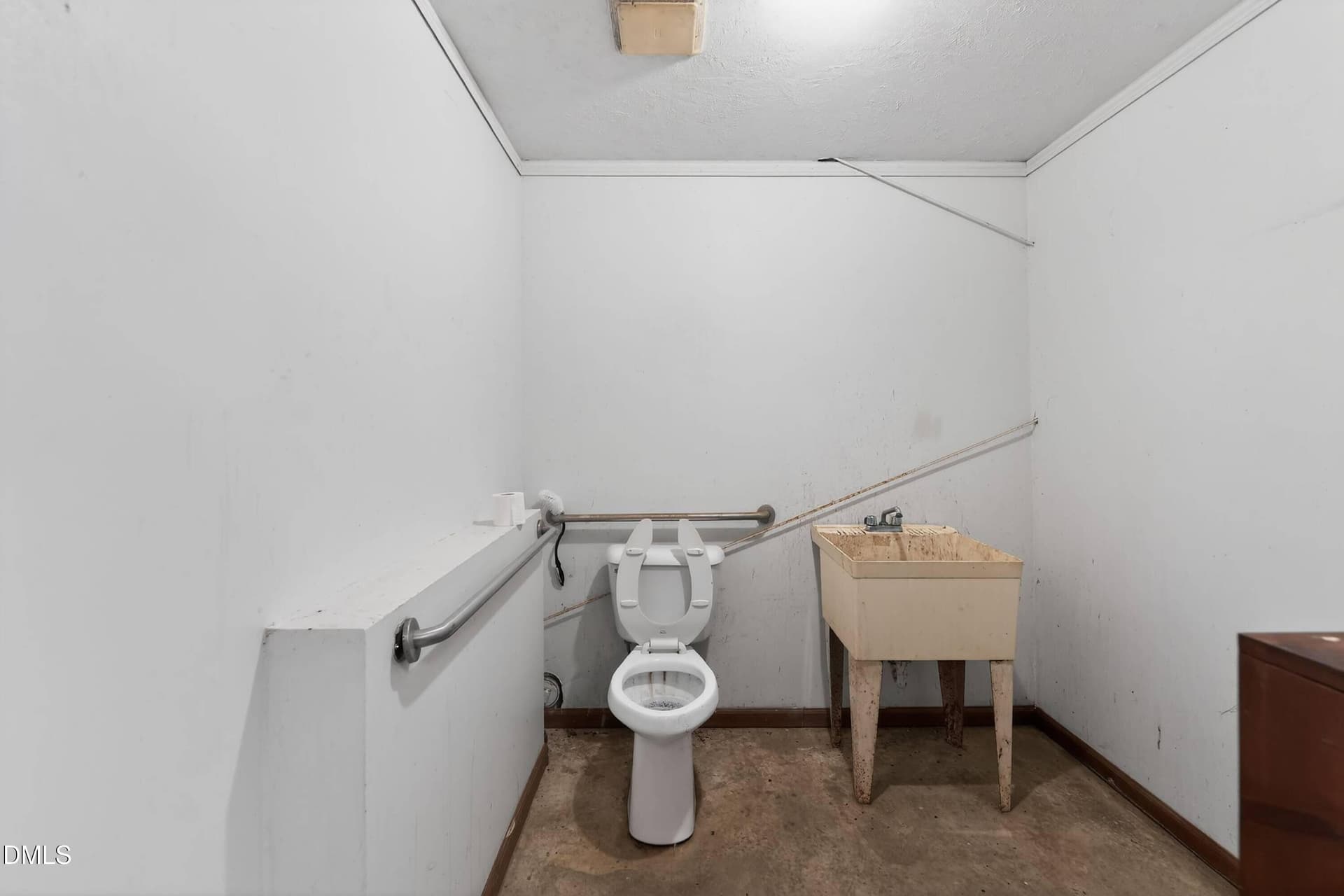 420 Shoffner bathroom - 420 Shoffner Street, Graham, NC 27253