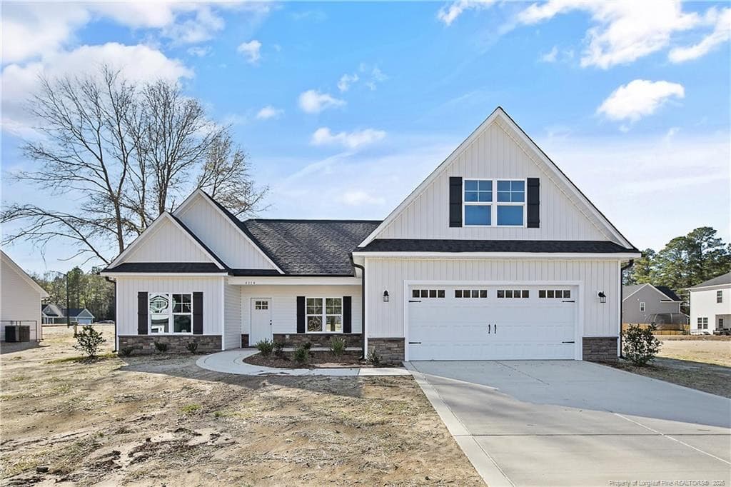 Photo 3 - 1038 White Plains Drive, Fayetteville, NC 28312, Fayetteville