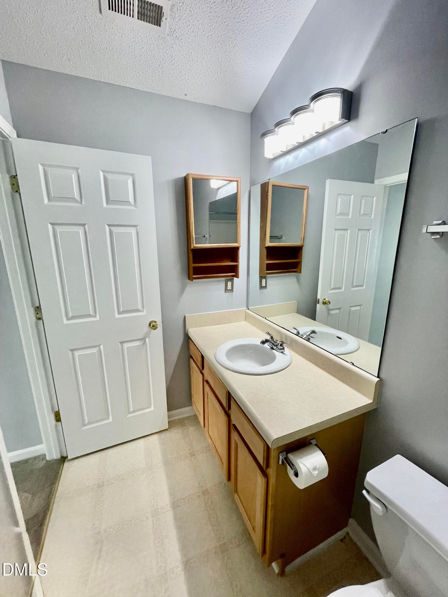En-suite, upstairs full bath - 5428 Roan Mountain Place, Raleigh, NC 27613, Raleigh