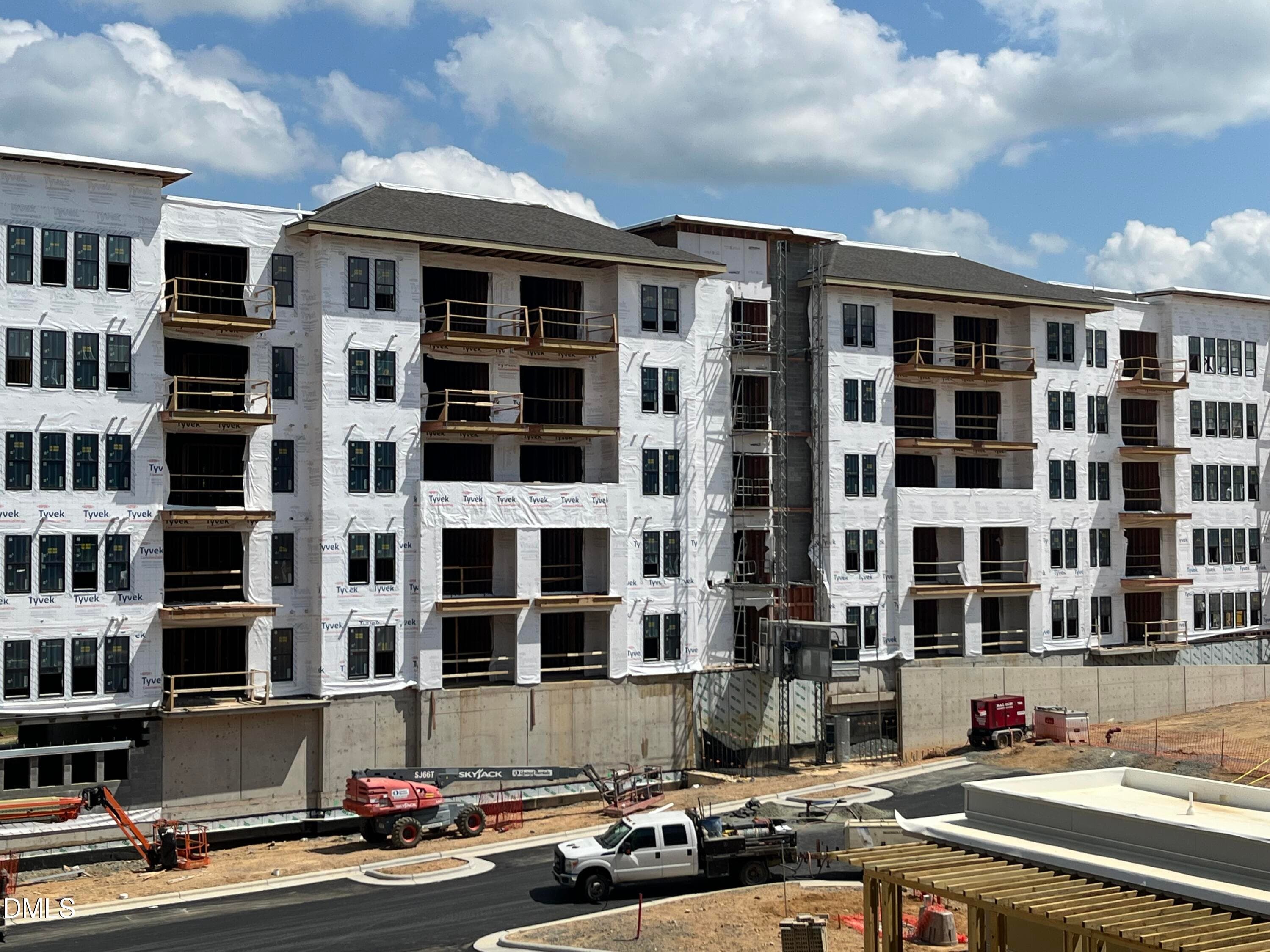 EXTERIOR 1 - 211 S Crk Crossing 417, Chapel Hill, NC 27516, Chapel Hill