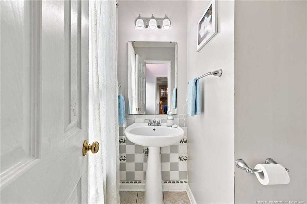 powder room - 23 Aspen Lane, Lillington, NC 27546